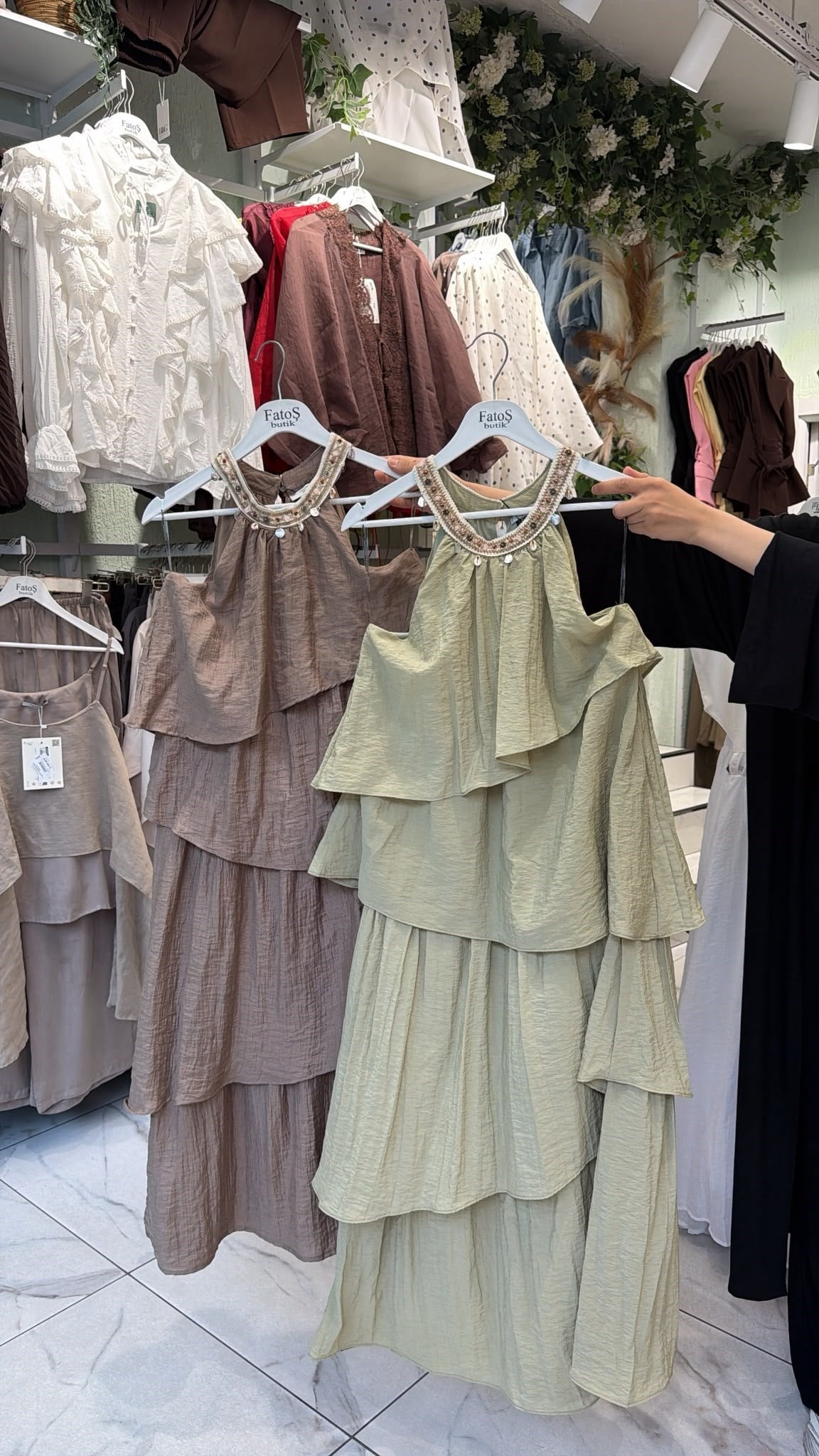 Halter Yaka Fır Fır Elbise