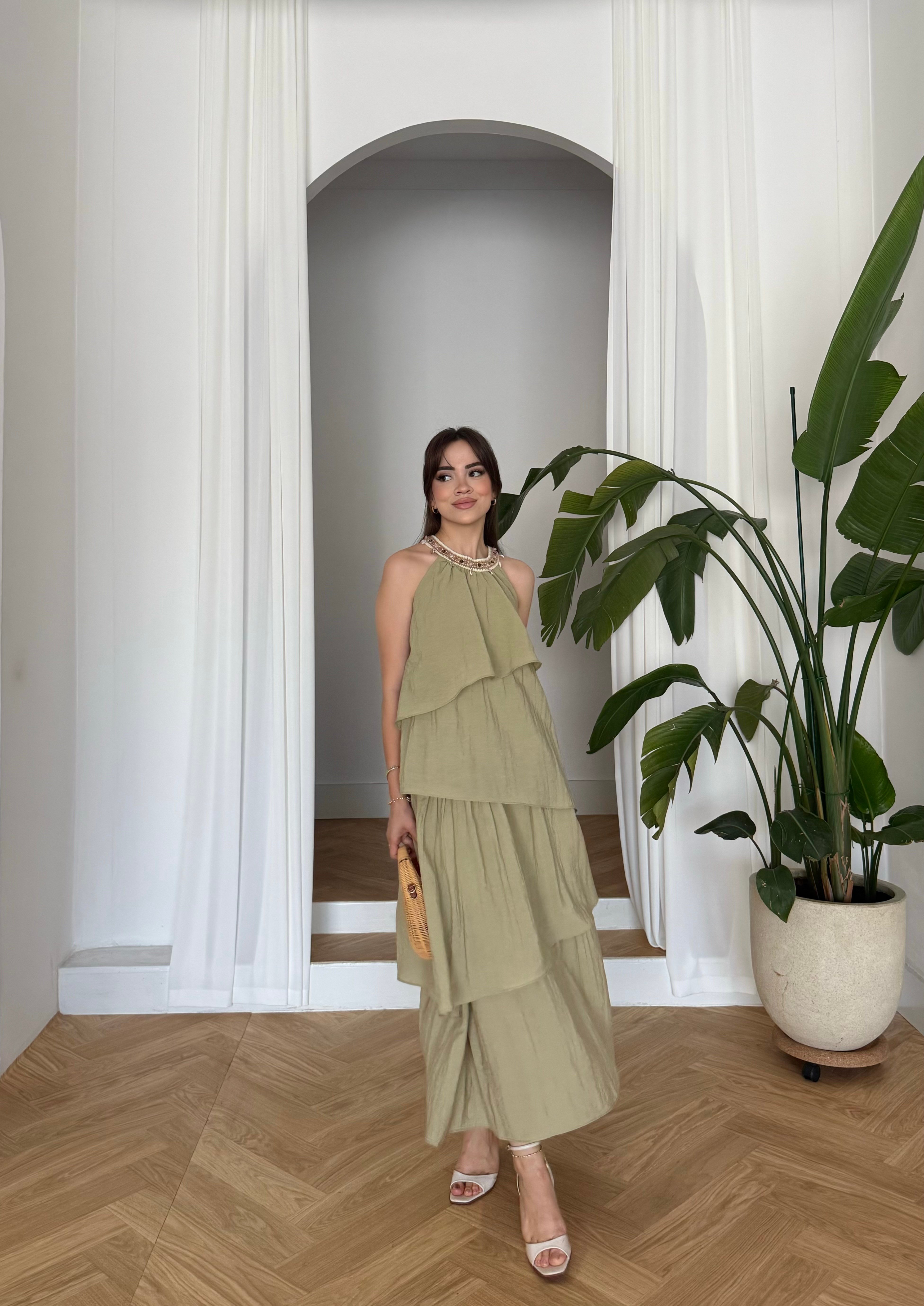 Halter Yaka Fır Fır Elbise