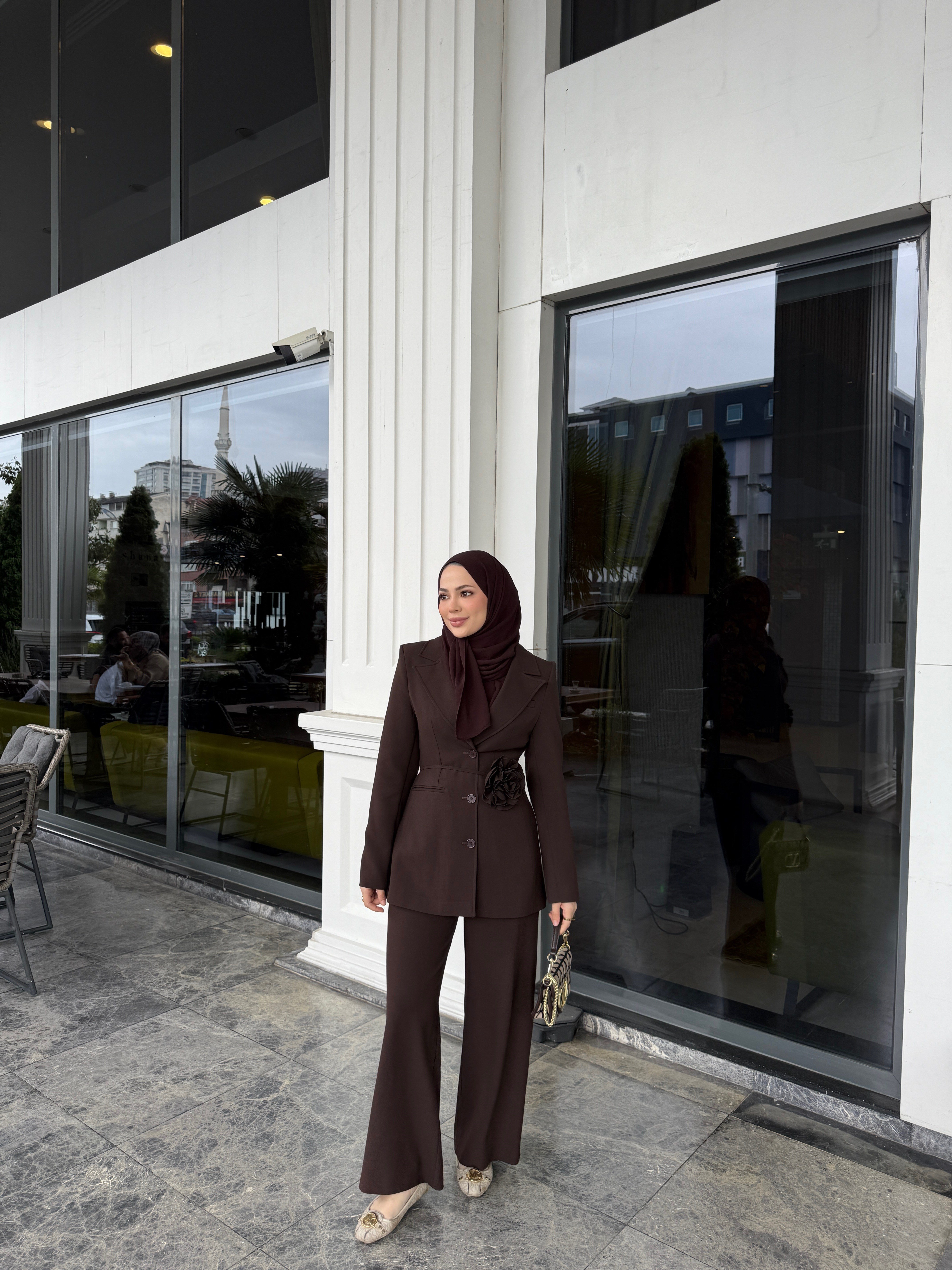 Gül Detaylı Blazer Takım Kahverengi