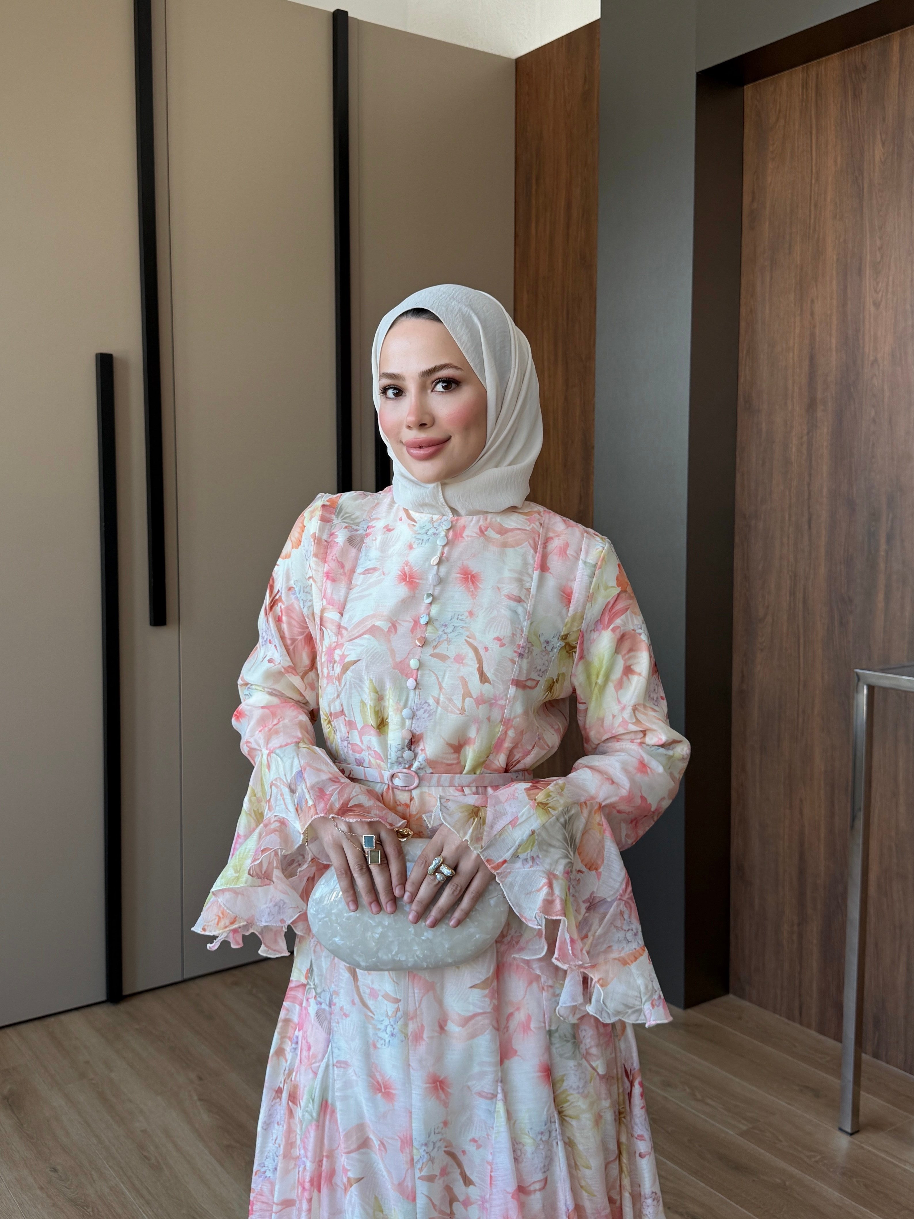 Kolu Pelerinli Şifon Elbise Pembe