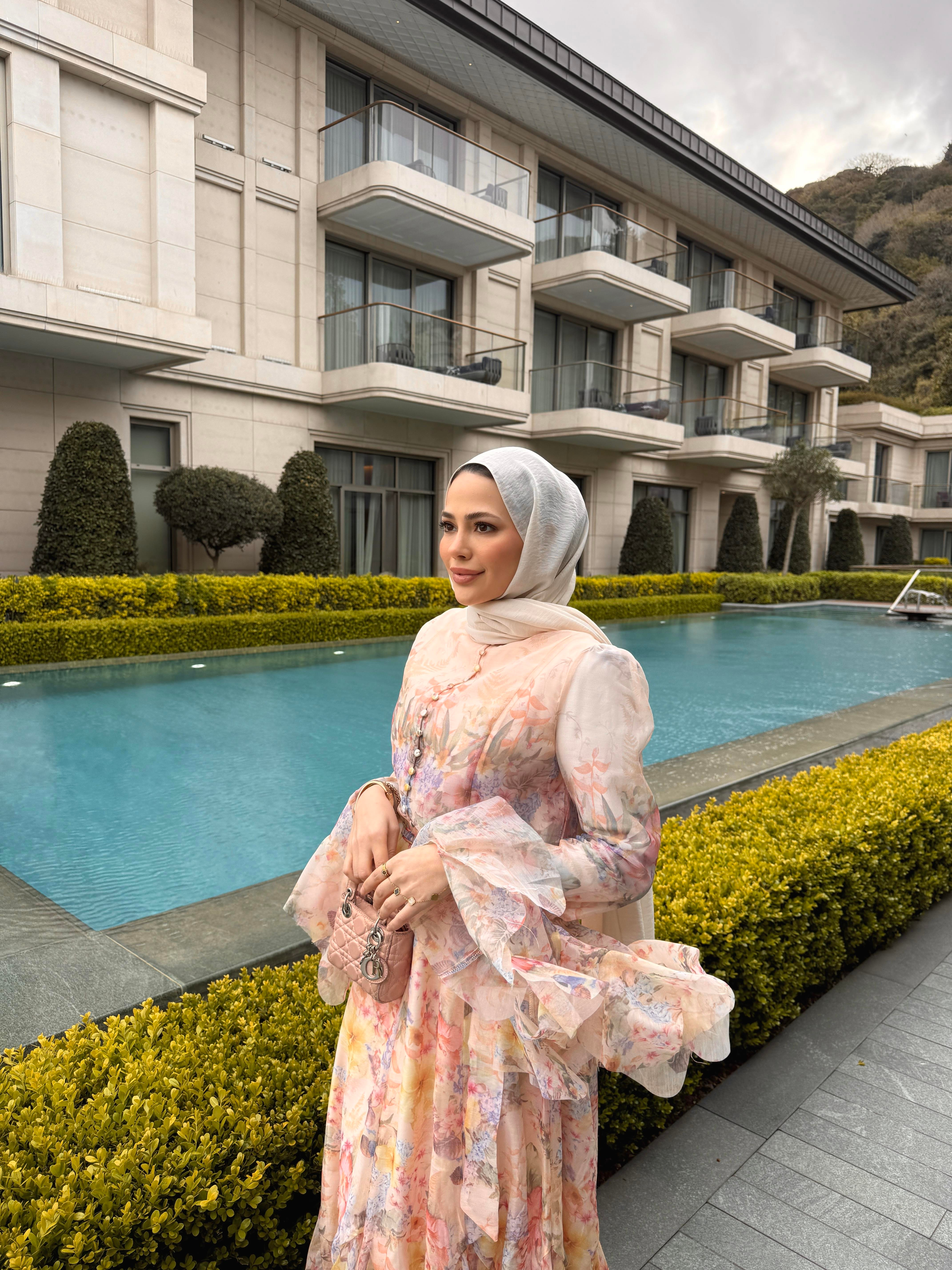 Kolu Volanlı Tasarım Elbise Pembe