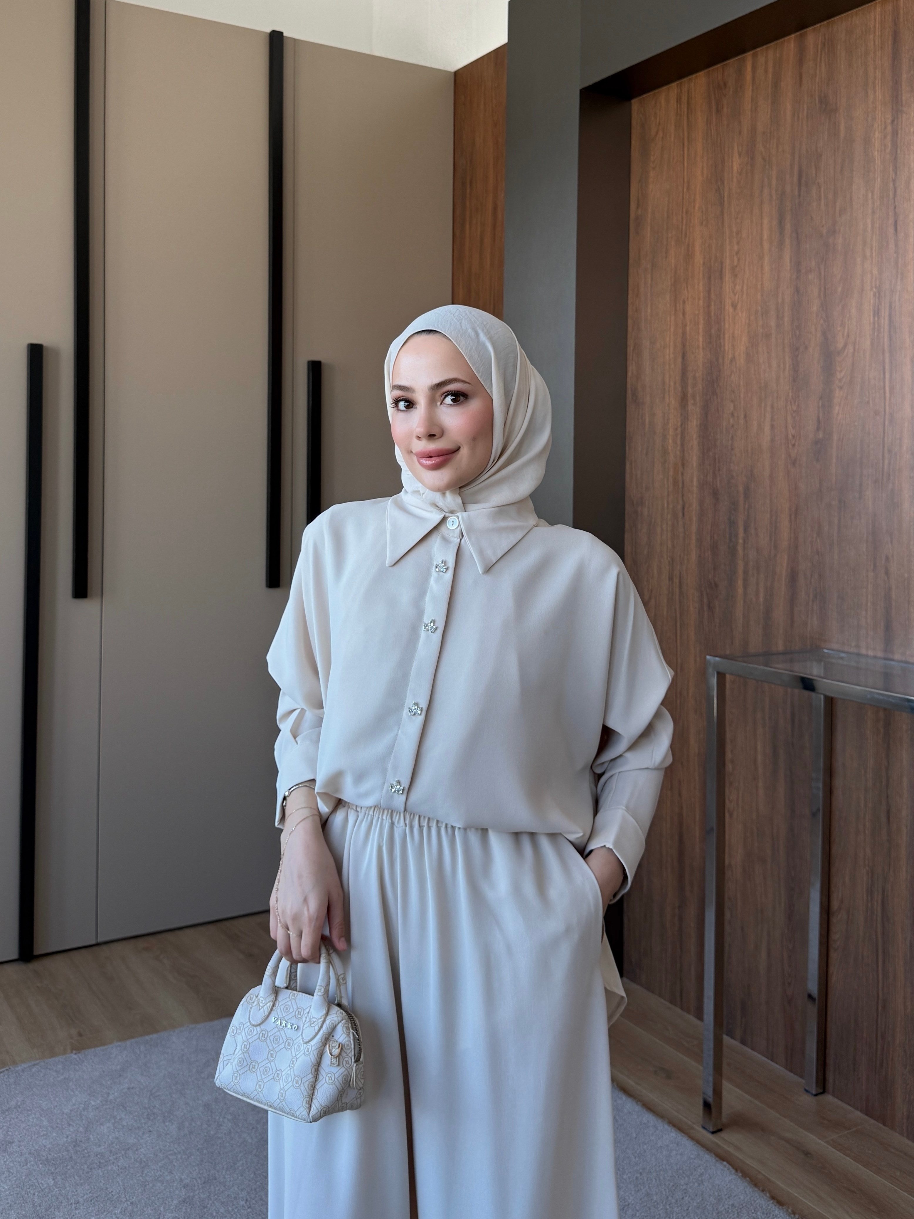 Krep Taş Detaylı Pantolon Takım Krem