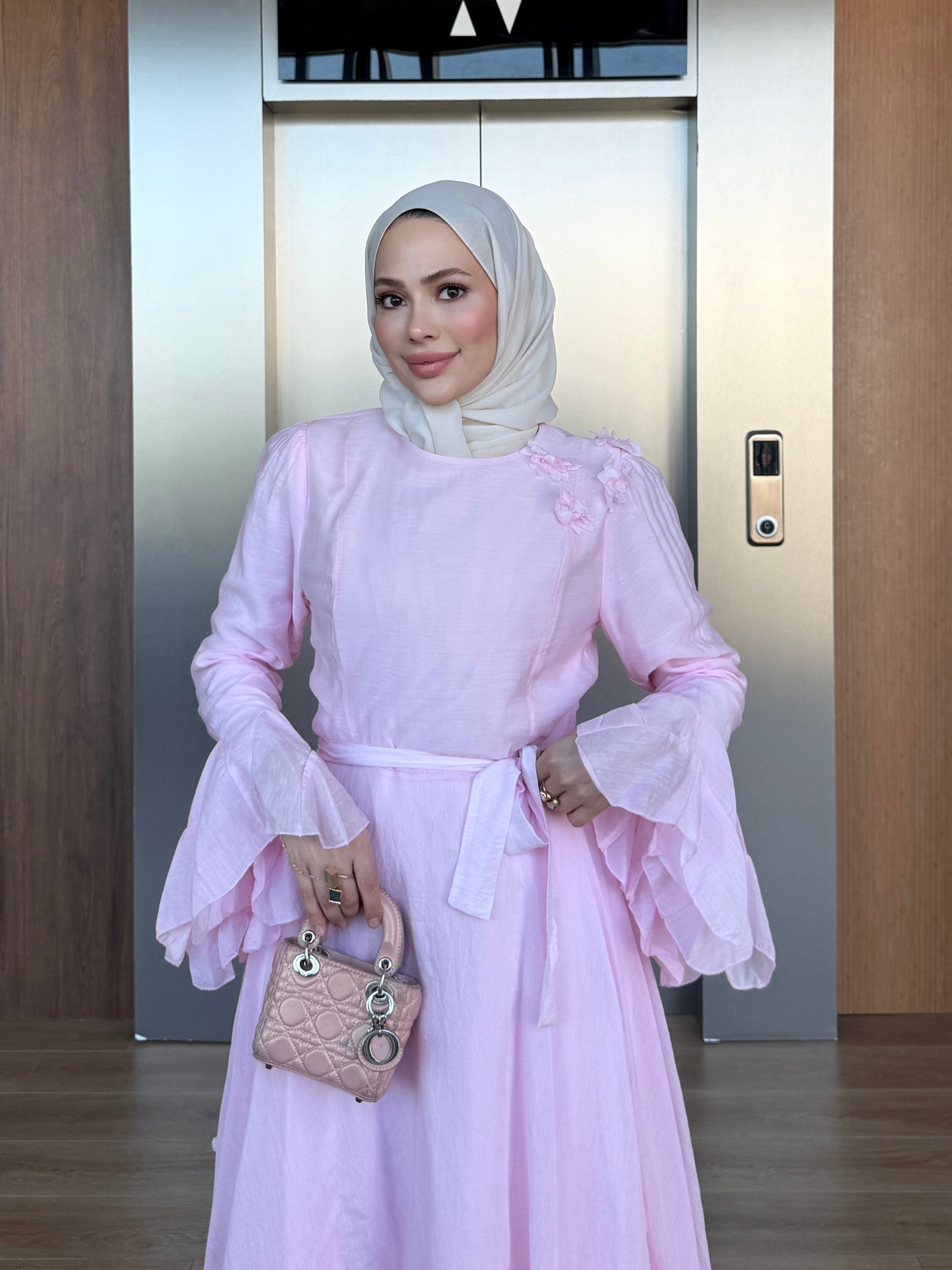 Omuzu Çiçekli Vual Elbise Pembe