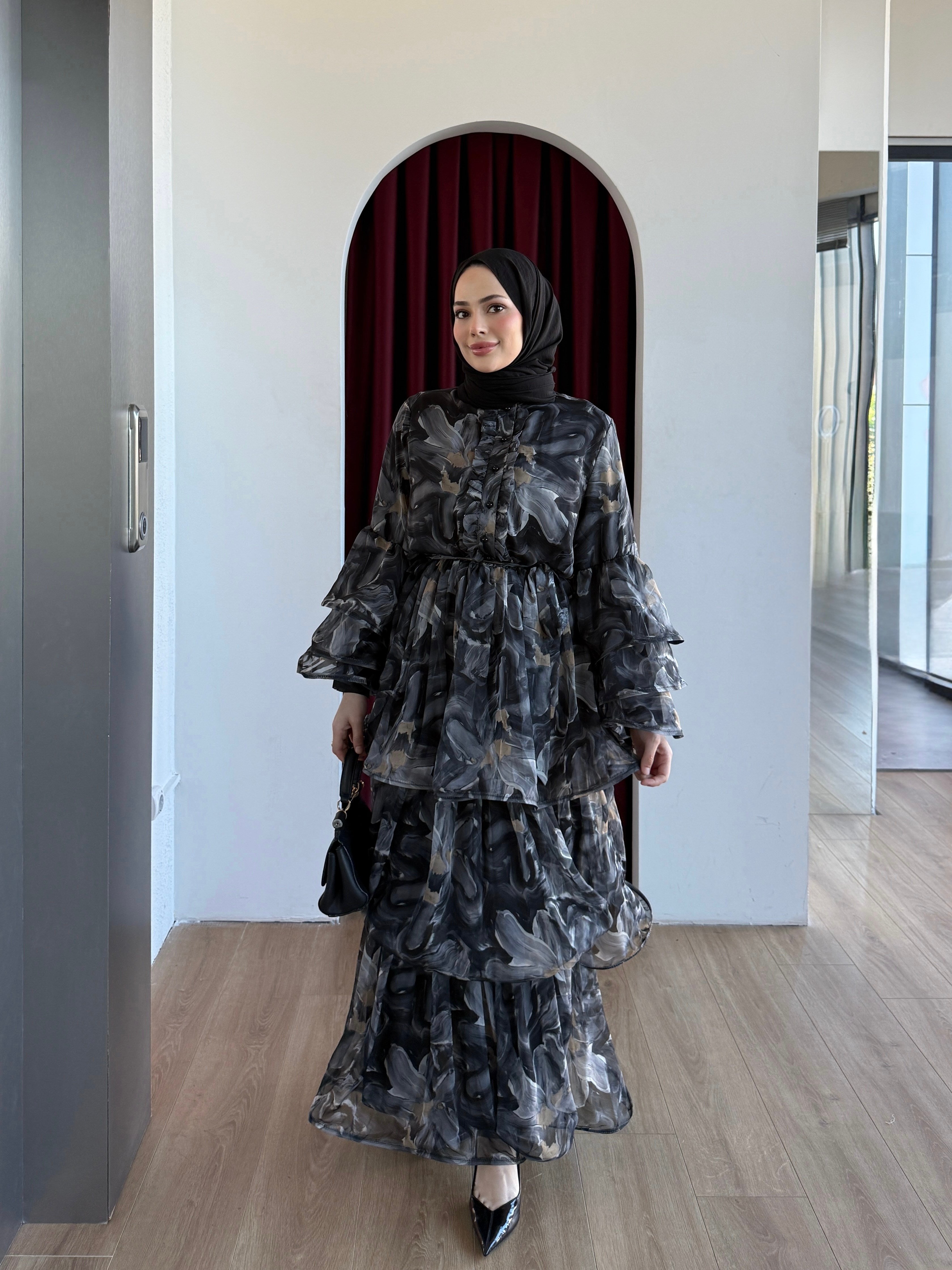 Volanlı Desenli Şifon Elbise Siyah