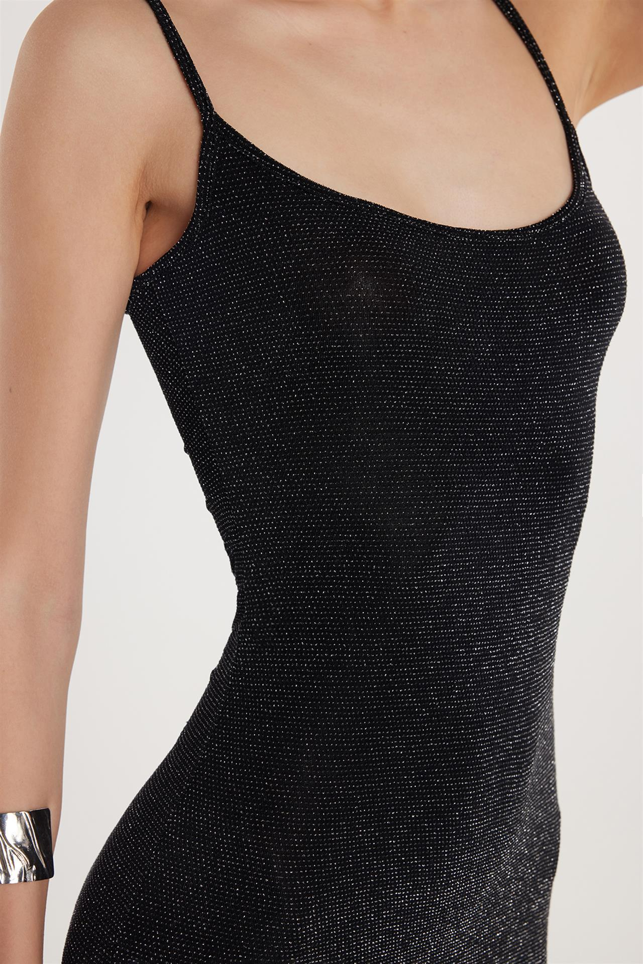 Kadın Slim Fit Dar Kesim İnce Askılı U Yaka Siyah Elbise