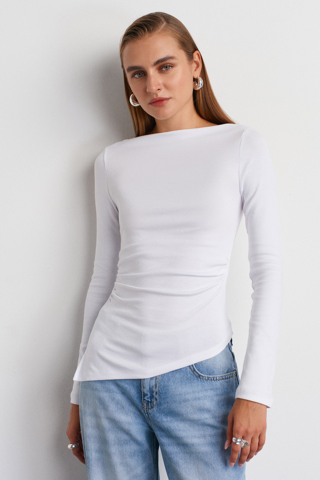  Wholesale Women's White Boat Neck Gathered Top 0431W26-32198