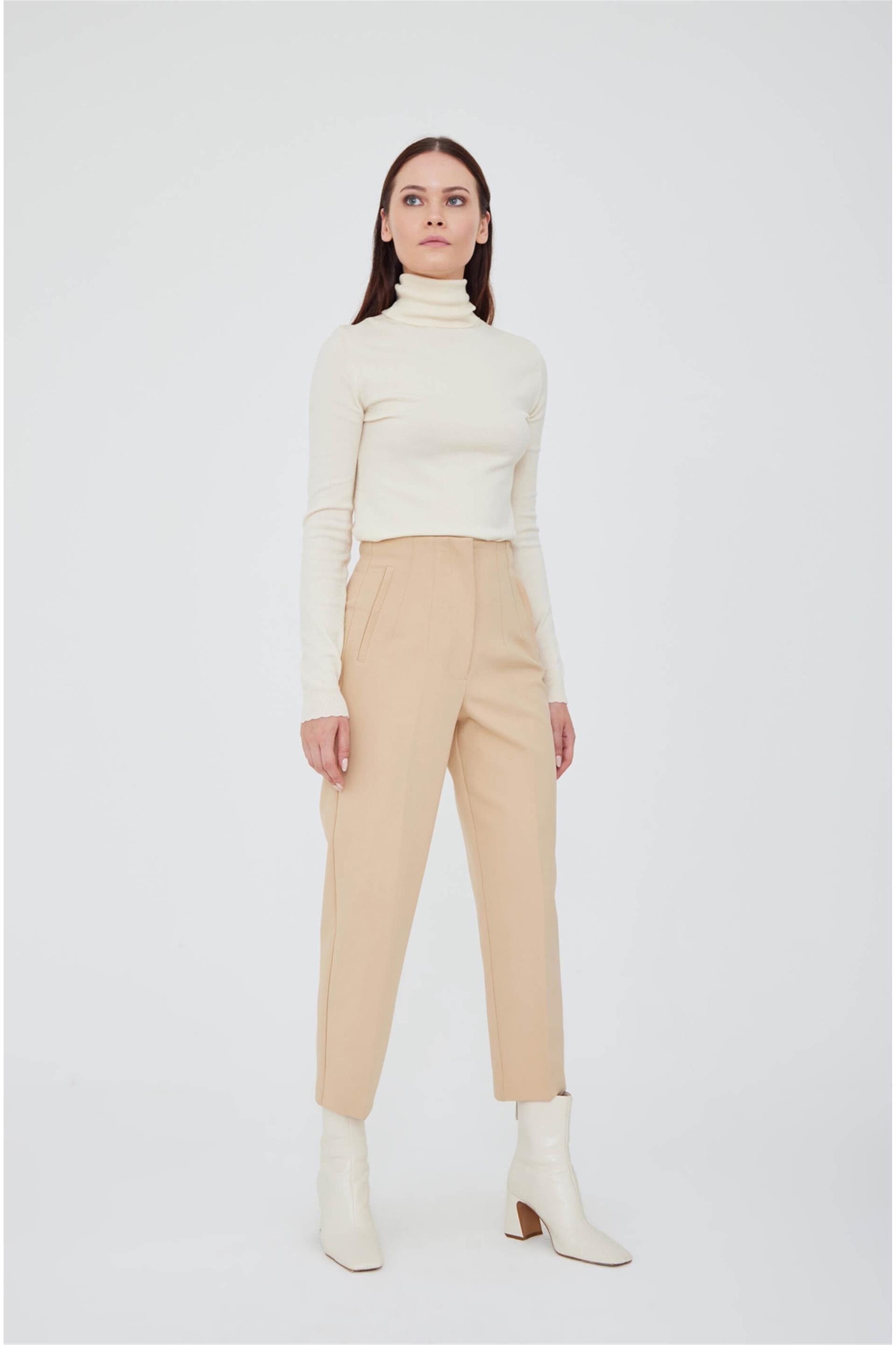 031041 - BG  DART DETAILED WRIST LENGTH PANTS