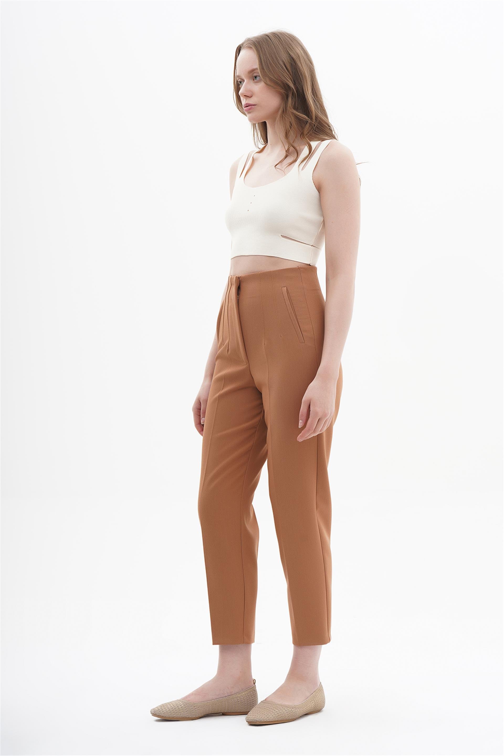 031041 - BG  DART DETAILED WRIST LENGTH PANTS