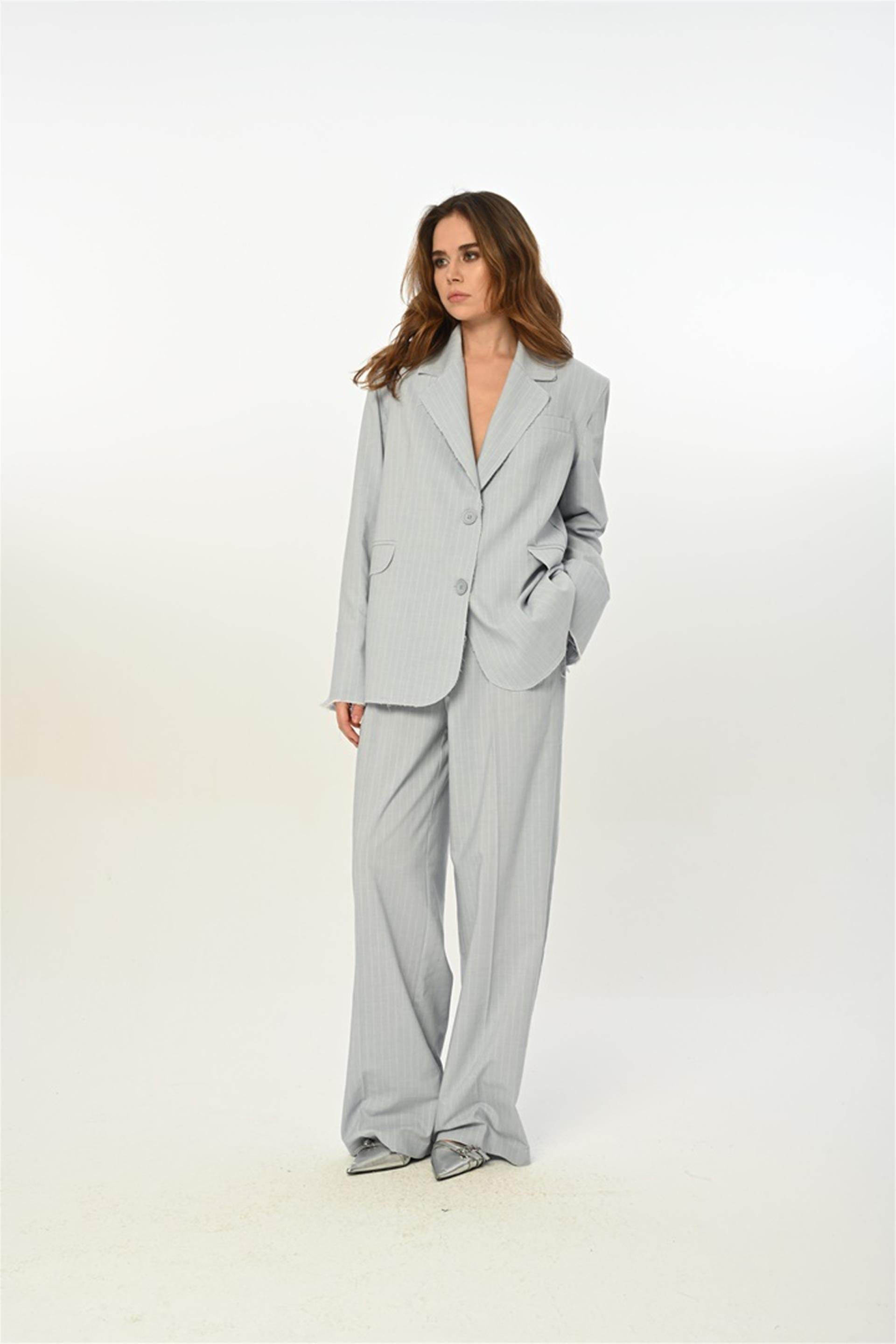 031157 BG  LOOSE FIT DAD's PANTS WITH PLEATS AND CUT EDGES