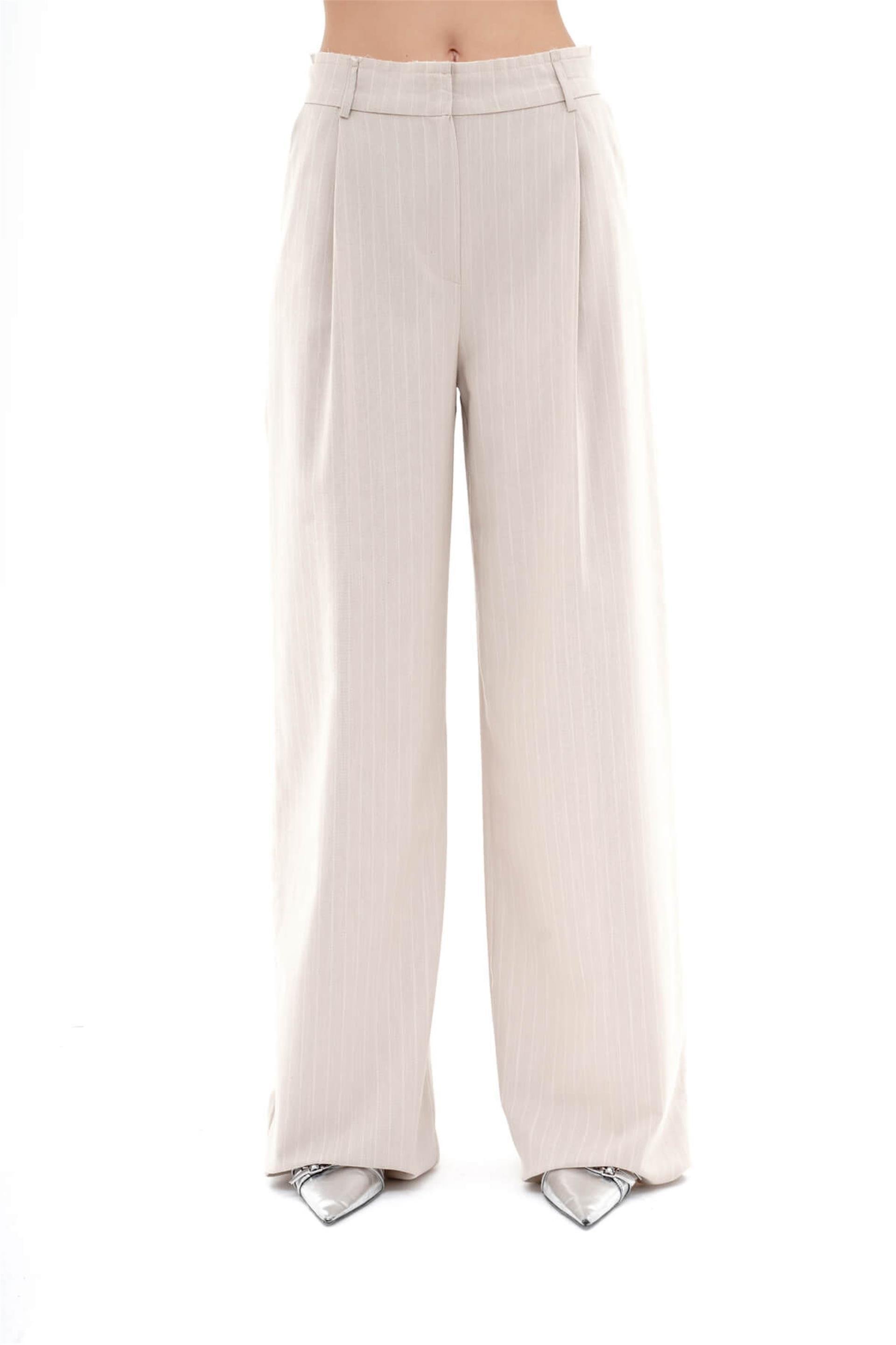 031157 BG  LOOSE FIT DAD's PANTS WITH PLEATS AND CUT EDGES