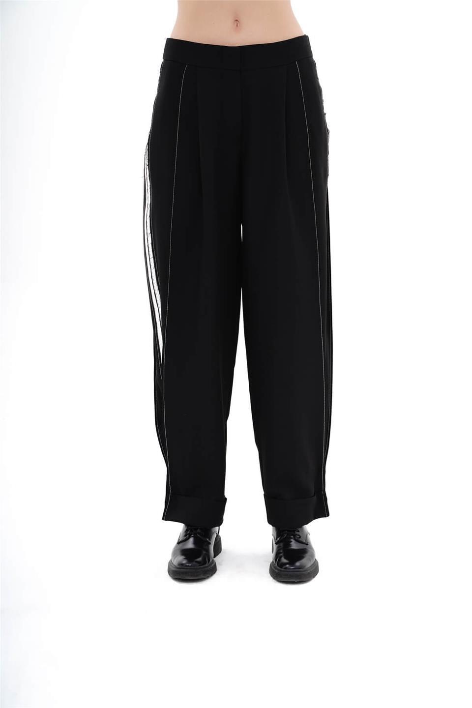 031229  CARROT FIT PANTS WITH CONTRAST STITCHING AND RIBBON DETAIL