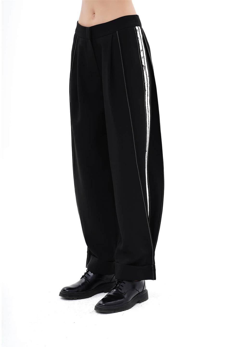 031229  CARROT FIT PANTS WITH CONTRAST STITCHING AND RIBBON DETAIL