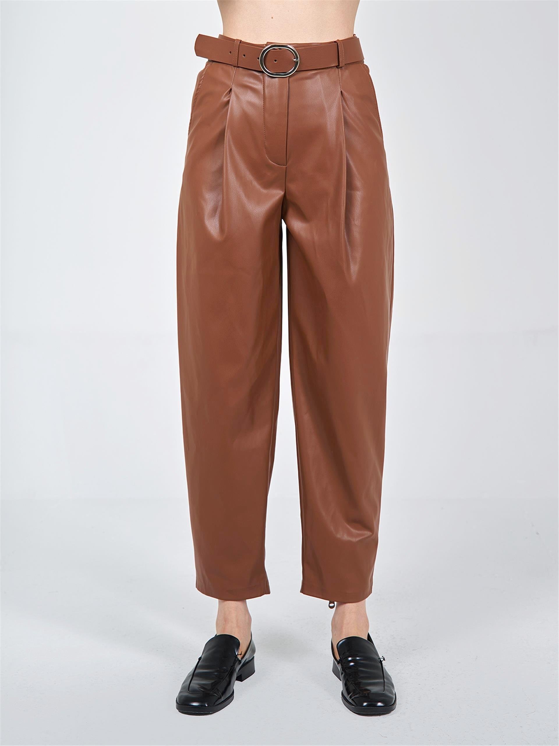 031244 CARROT FIT PU LEATHER PANTS WITH PLEATS