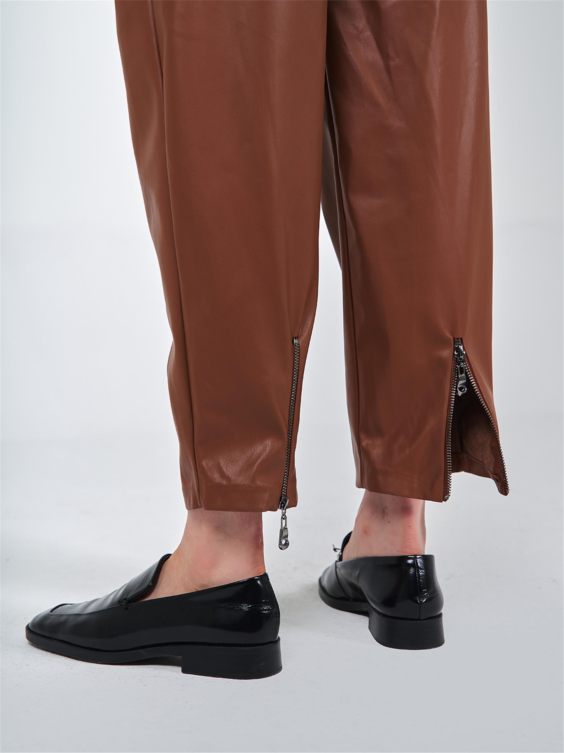 031244 CARROT FIT PU LEATHER PANTS WITH PLEATS