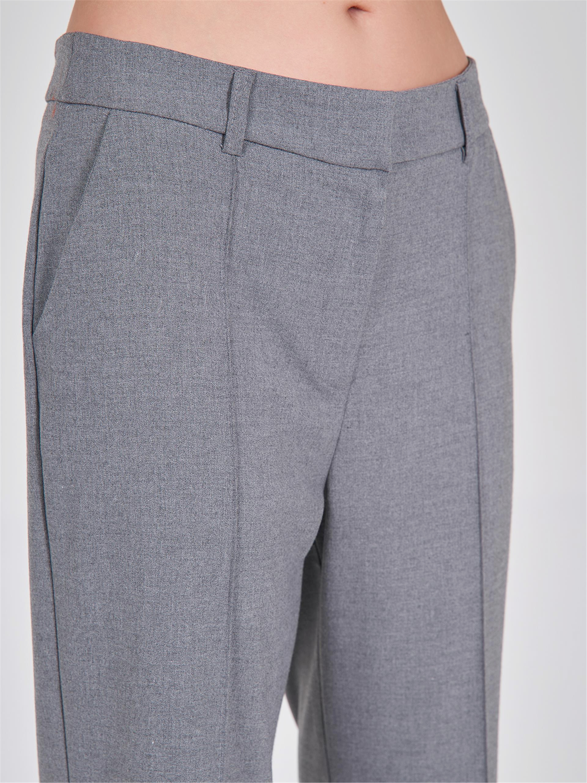 031259 LONG BUSTIER WITH STRAPS AND FLAP POCKETS