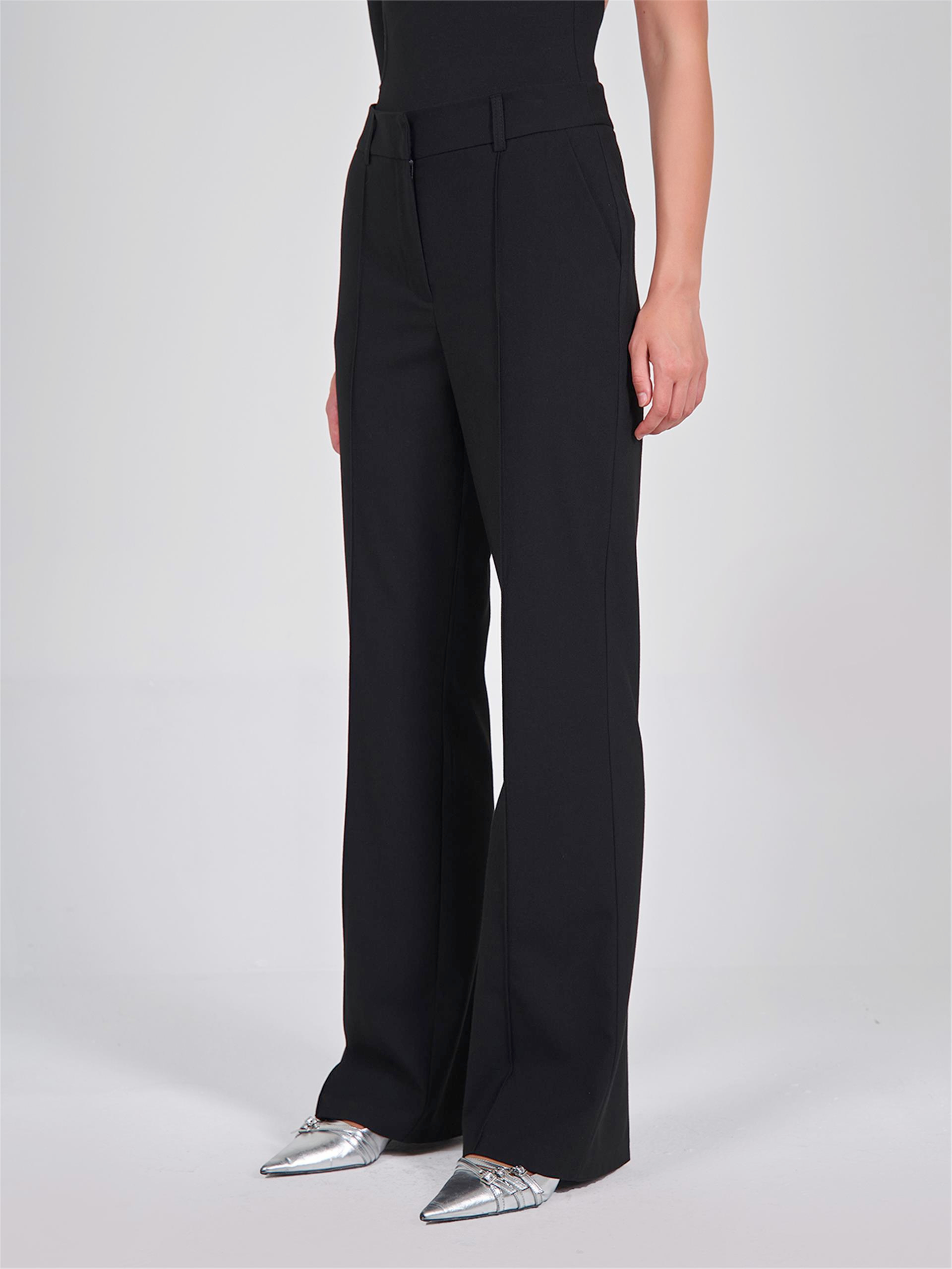 031259 LONG BUSTIER WITH STRAPS AND FLAP POCKETS