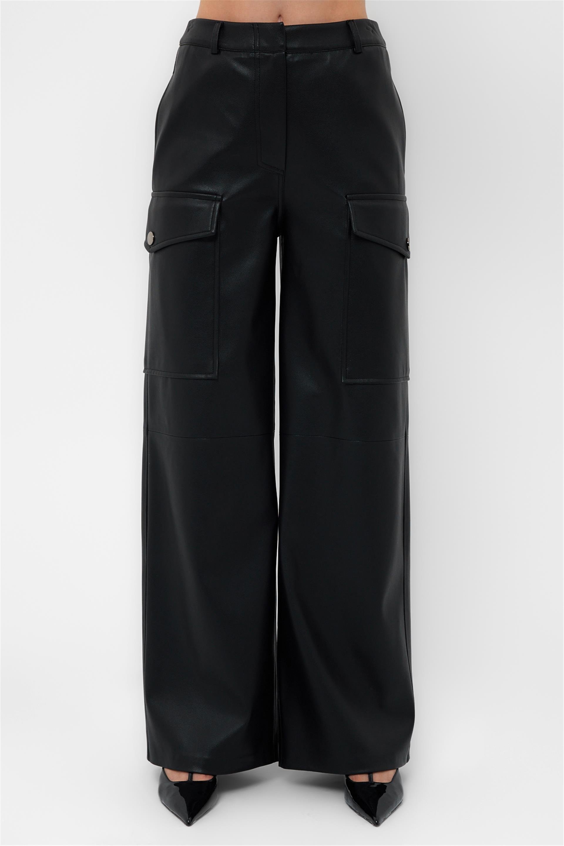 031269 PU-LEATHER CARGO PANTS