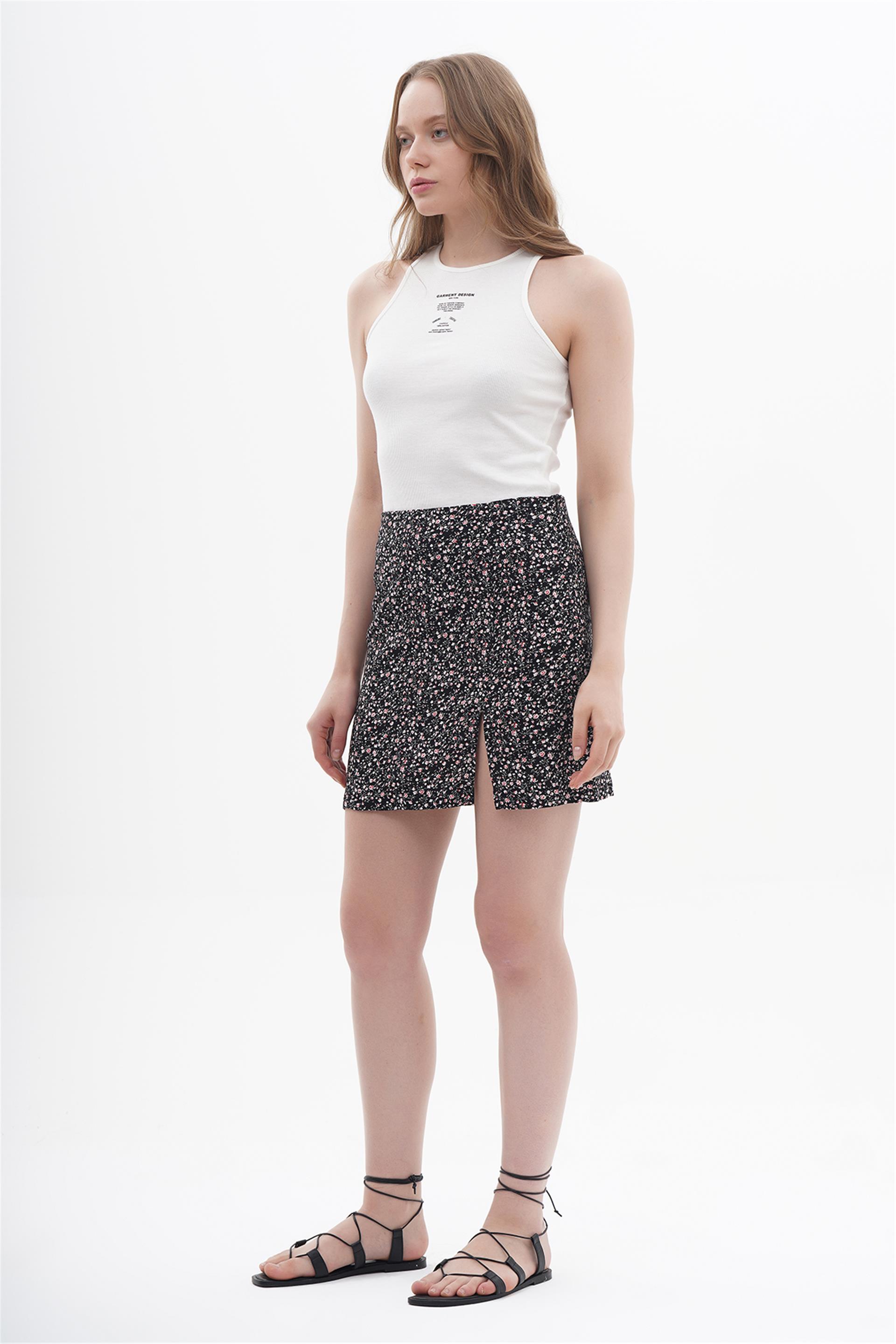 040845 FLORAL PRINTED MINI SKIRT WITH SLIT