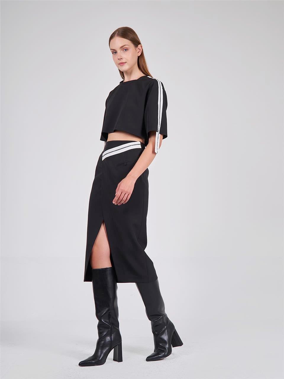 050541 SHORT SLEEVE BLOUSE WITH RIBBON DETAIL AND CONTRAST STITCHING