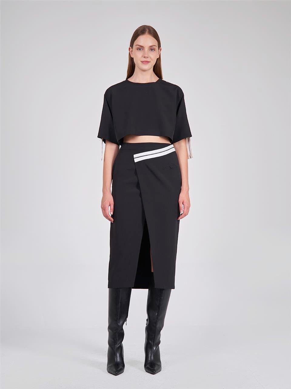 050541 SHORT SLEEVE BLOUSE WITH RIBBON DETAIL AND CONTRAST STITCHING