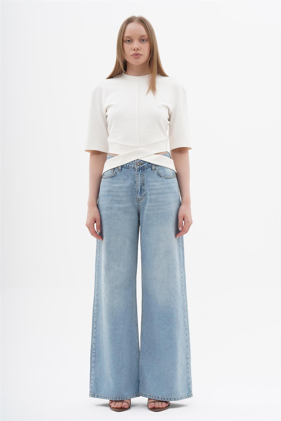 050547 SHORT SLEEVE TOP WITH CROSS AND OPEN WAIST