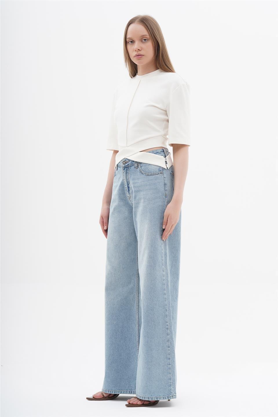 050547 SHORT SLEEVE TOP WITH CROSS AND OPEN WAIST