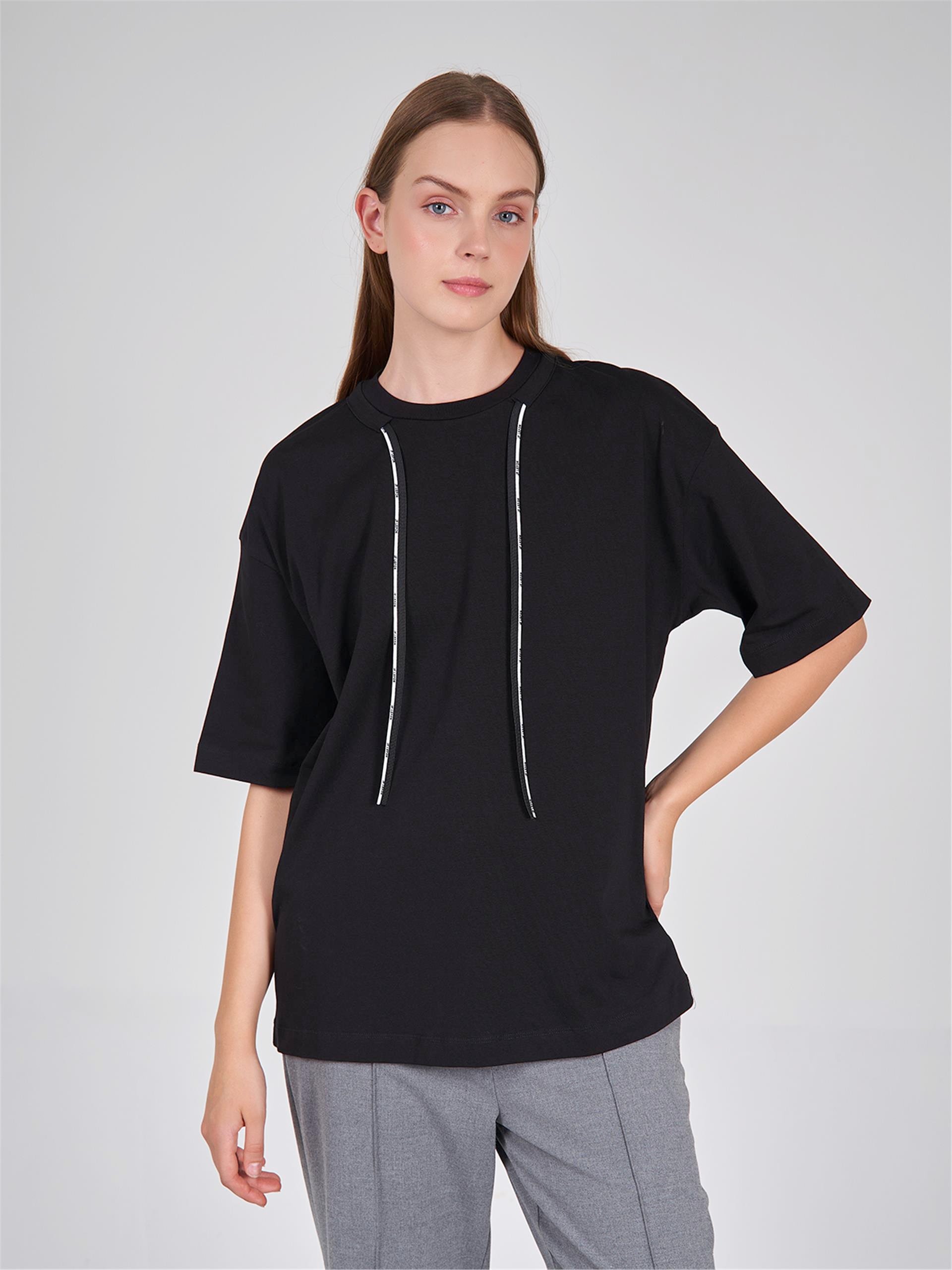 050552 OVERSIZE T-SHIRT WITH  LACE DETAIL ON THE NECK