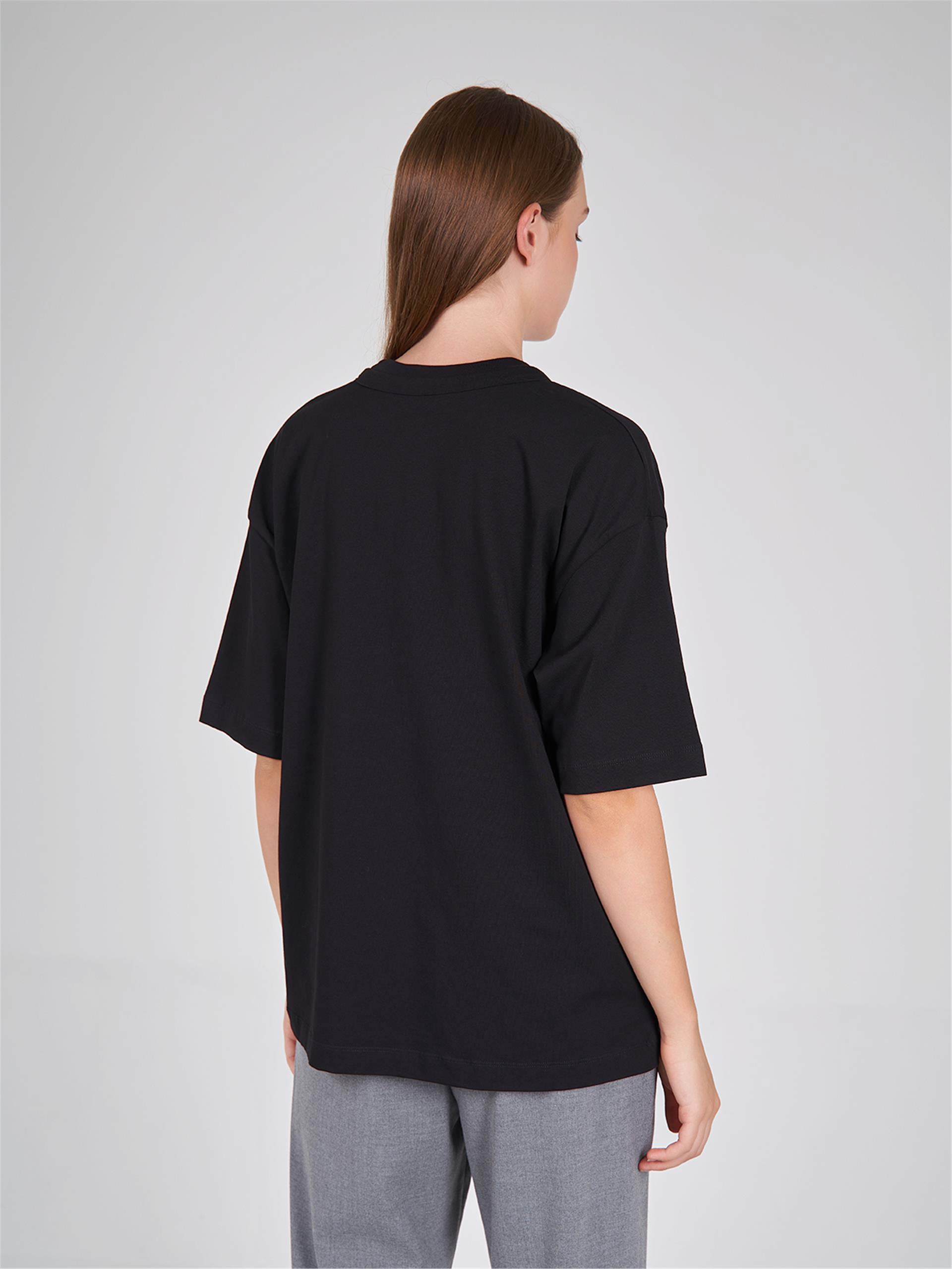 050552 OVERSIZE T-SHIRT WITH  LACE DETAIL ON THE NECK