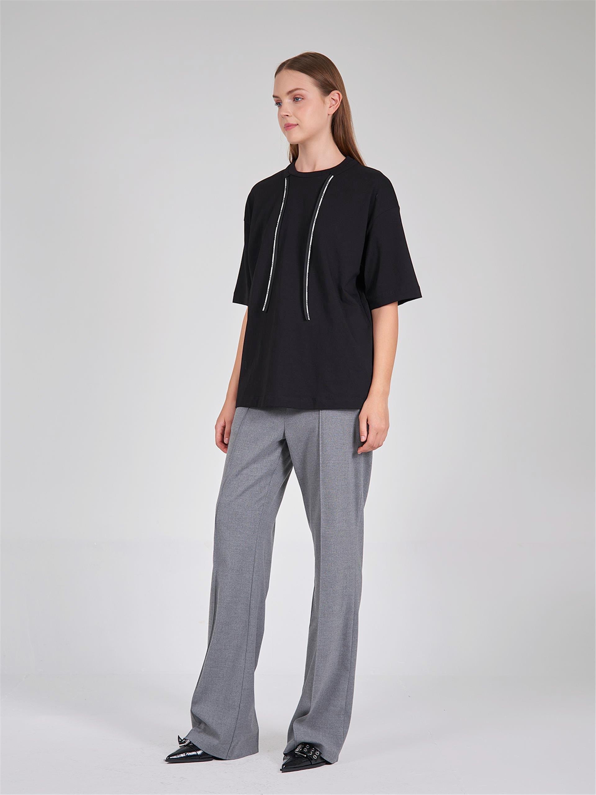 050552 OVERSIZE T-SHIRT WITH  LACE DETAIL ON THE NECK