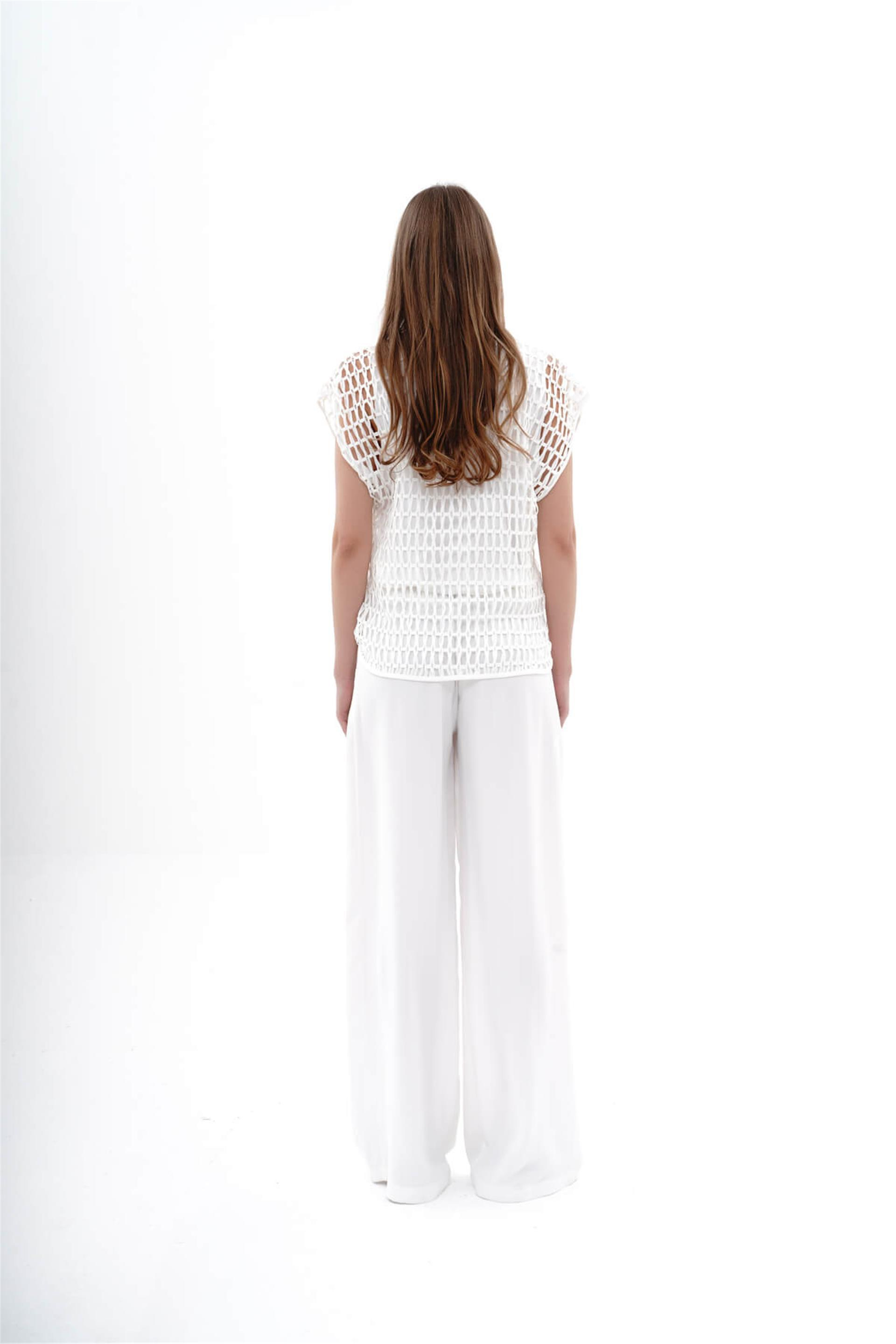 071405 BG SLEEVELESS CROCHED BLOUSE