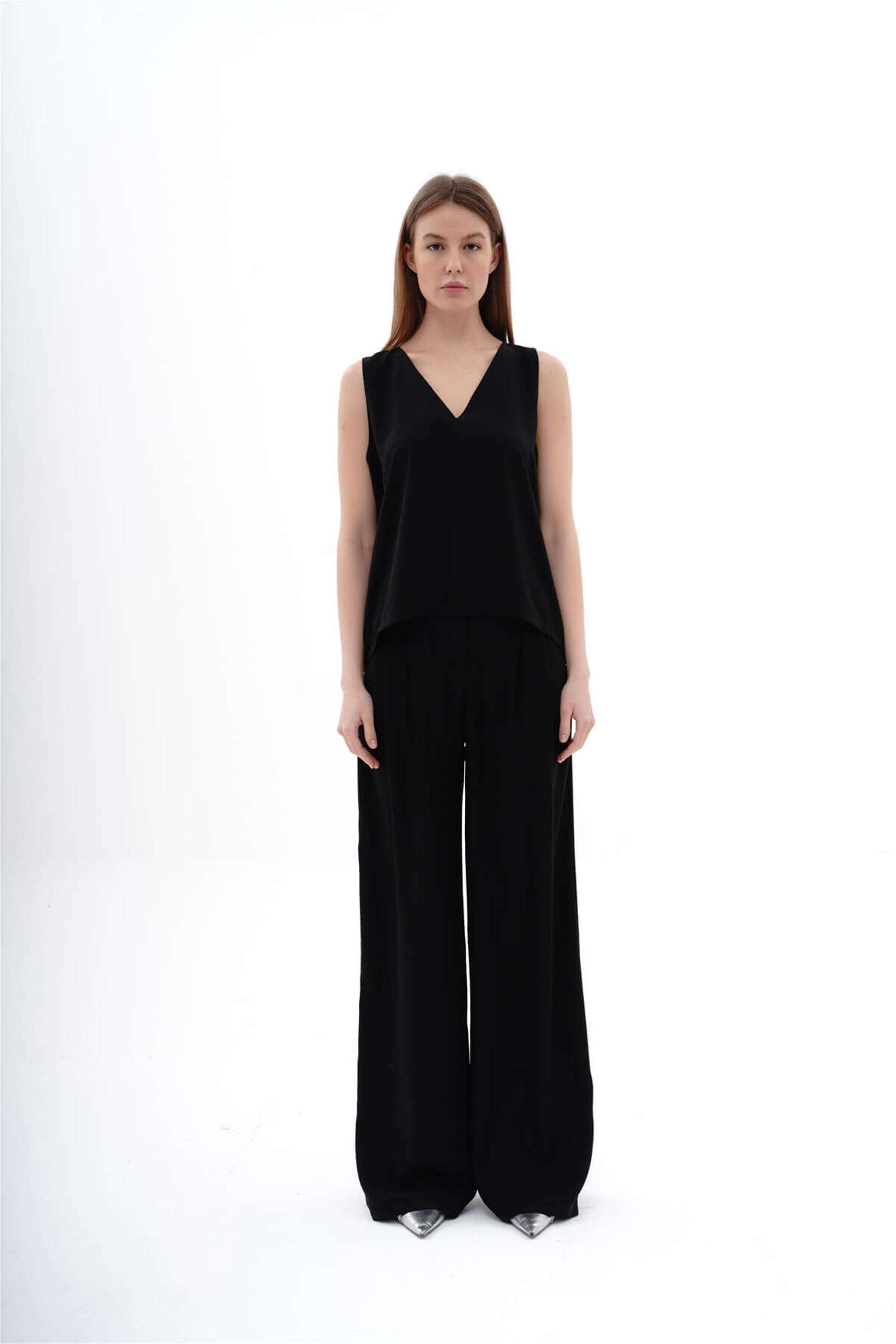 071406 SLEEVELESS V-NECK TOP