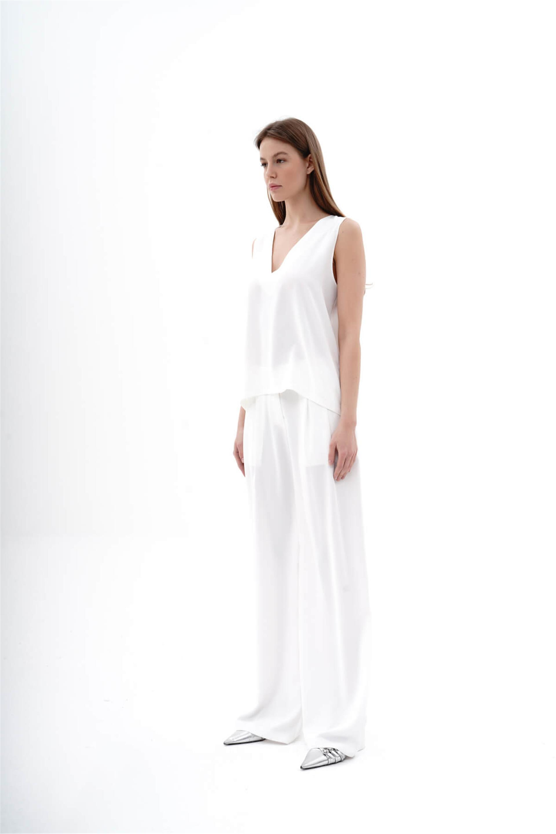 071406 SLEEVELESS V-NECK TOP