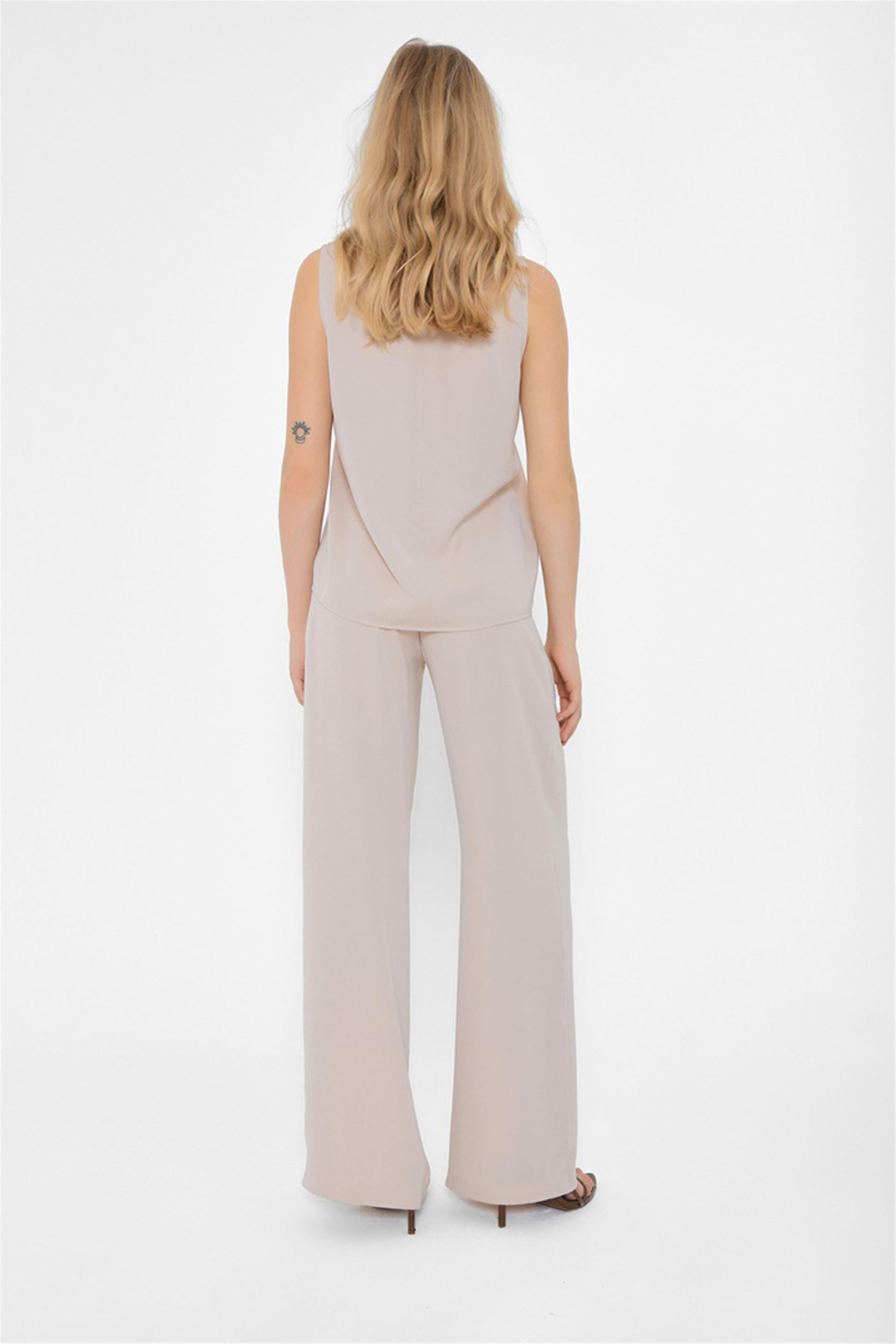 071406 SLEEVELESS V-NECK TOP