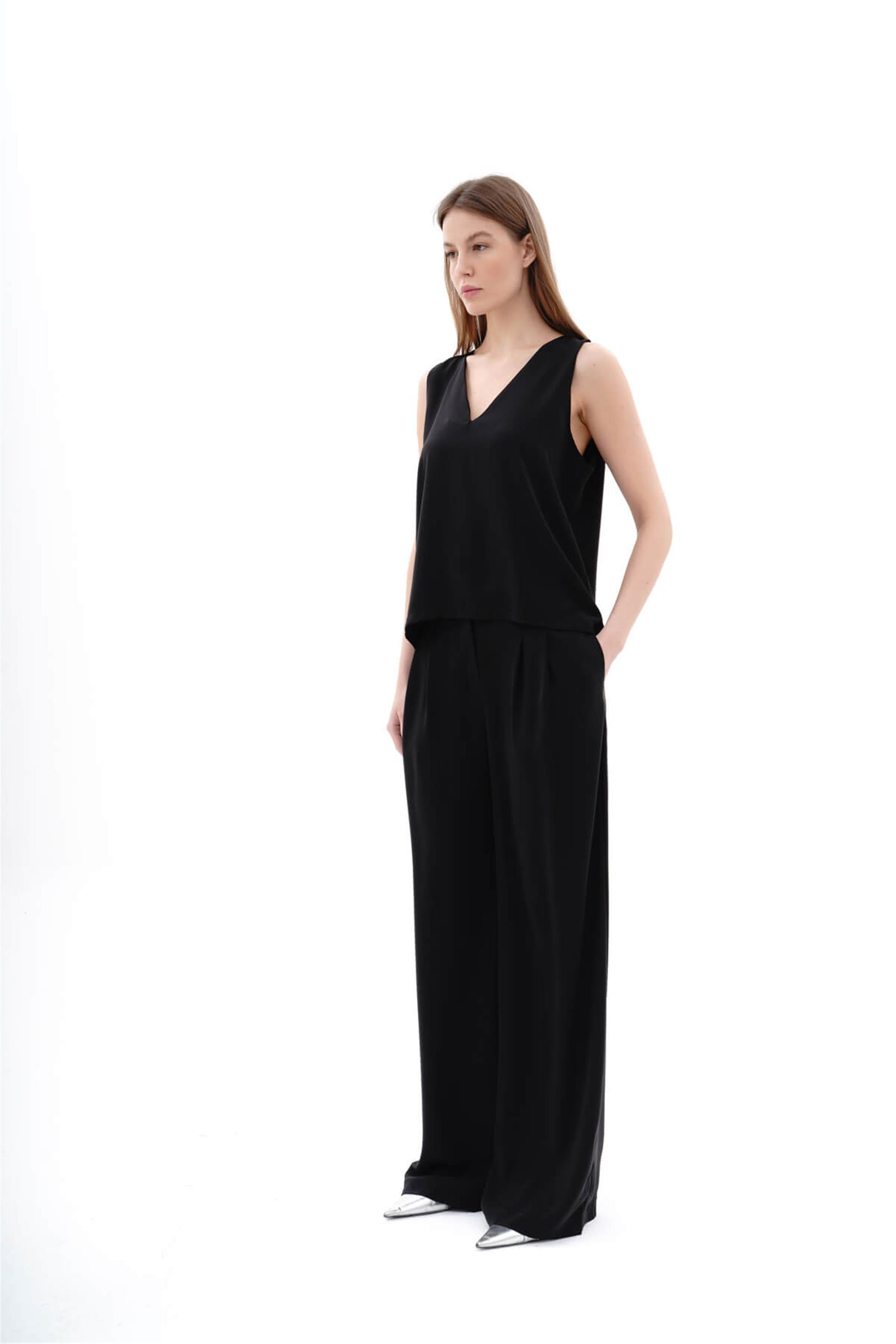 071406 SLEEVELESS V-NECK TOP
