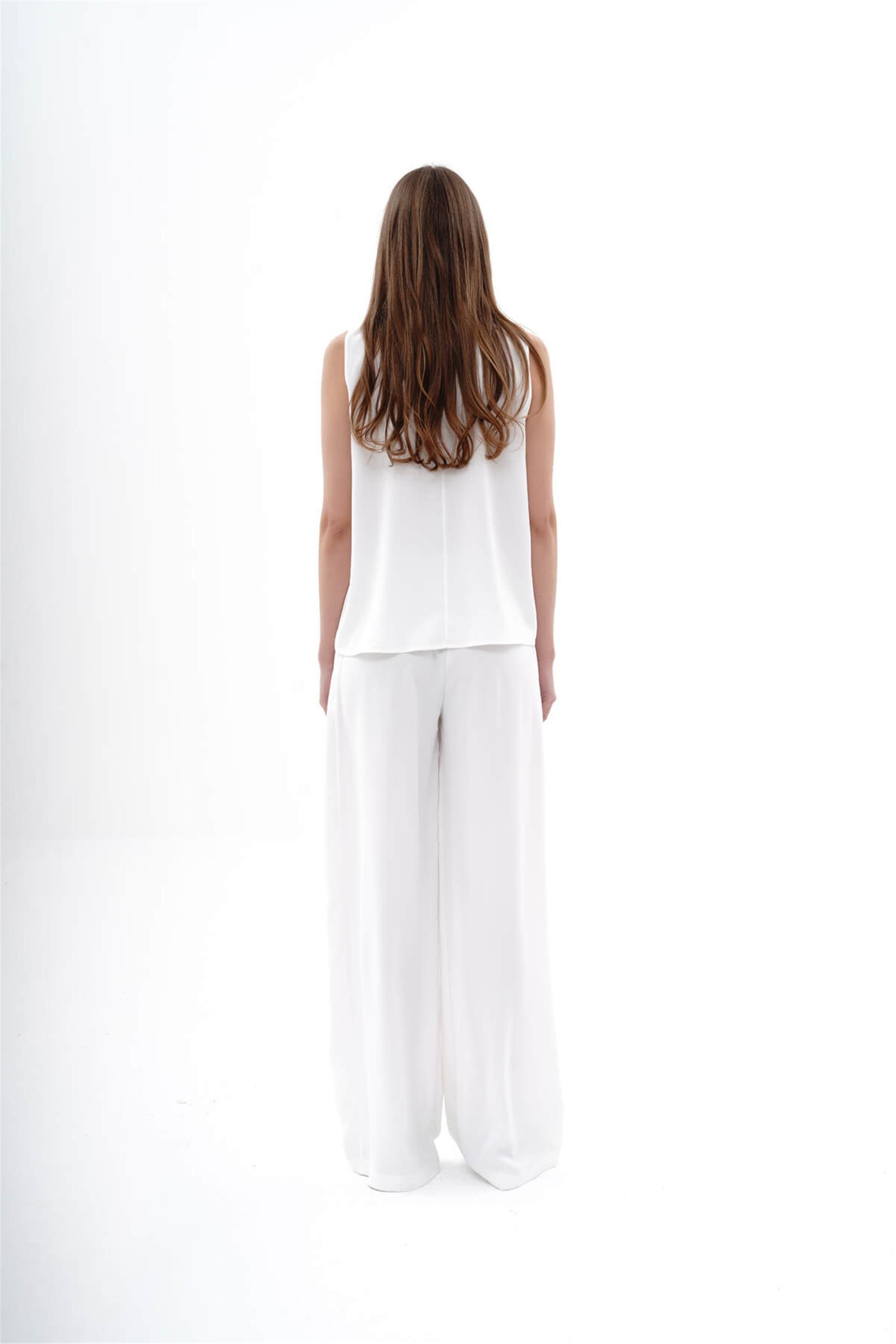 071406 SLEEVELESS V-NECK TOP
