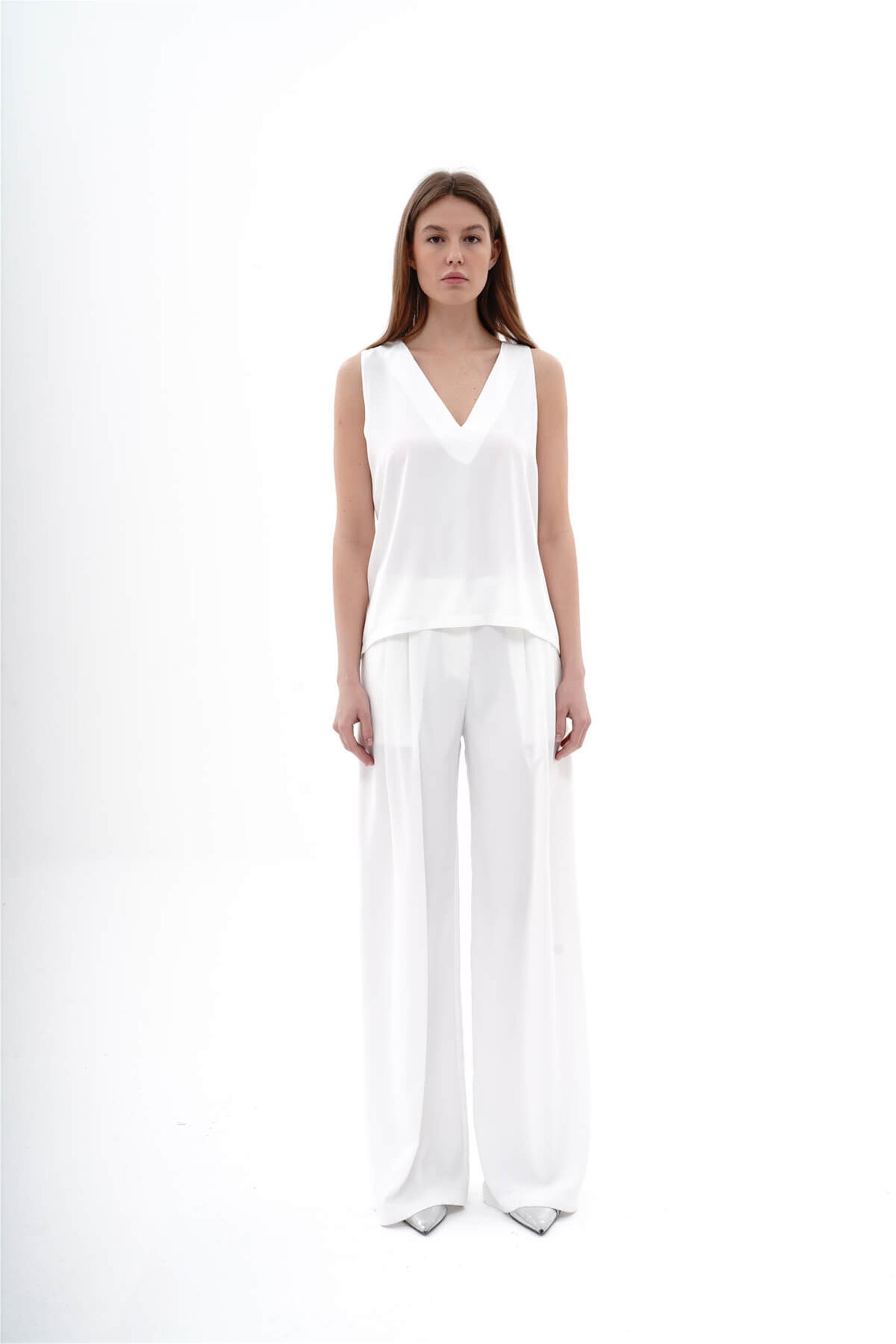 071406 SLEEVELESS V-NECK TOP