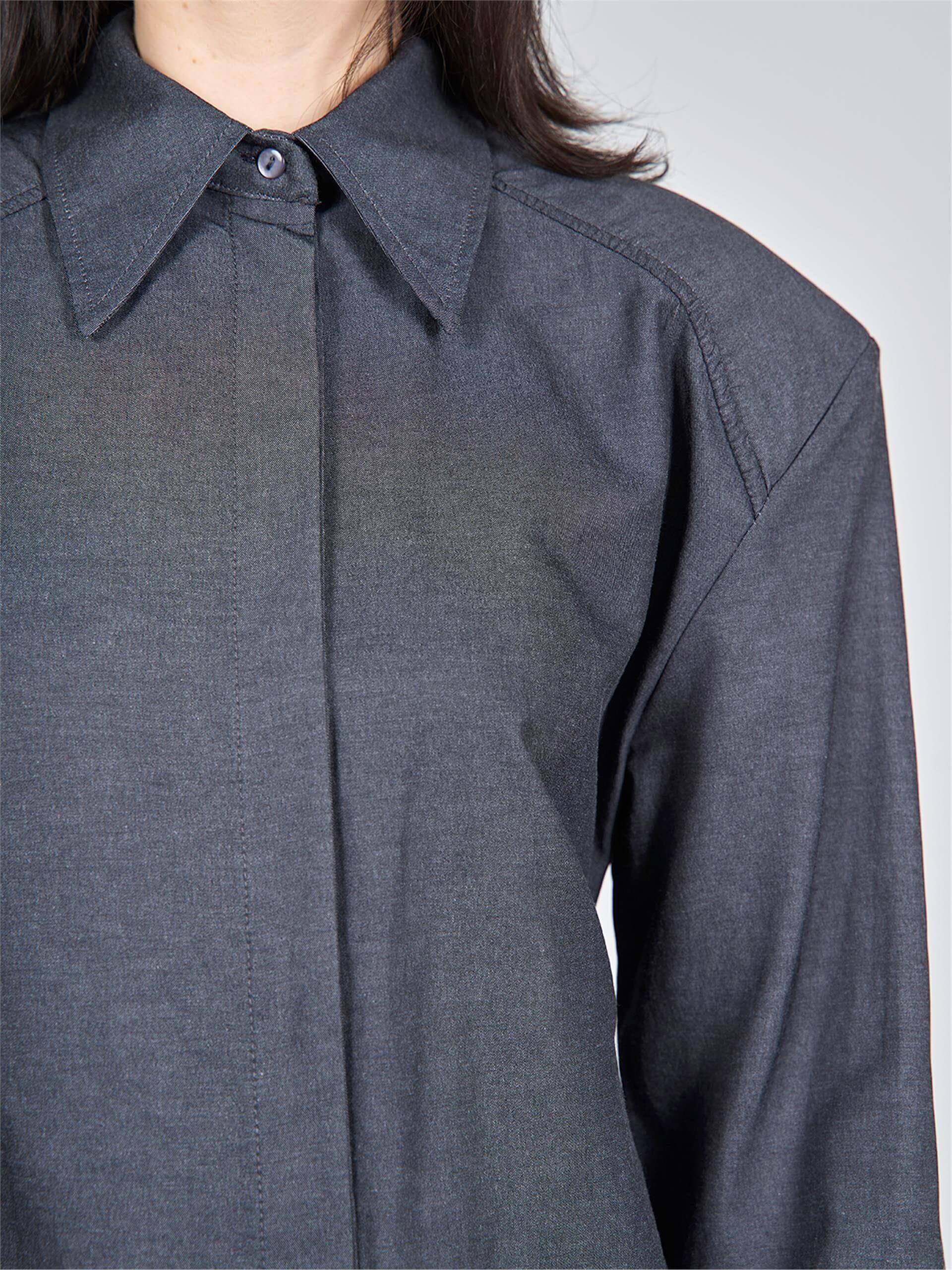 080520 SHIRT WITH COMPLETE SHOULDER PADDING