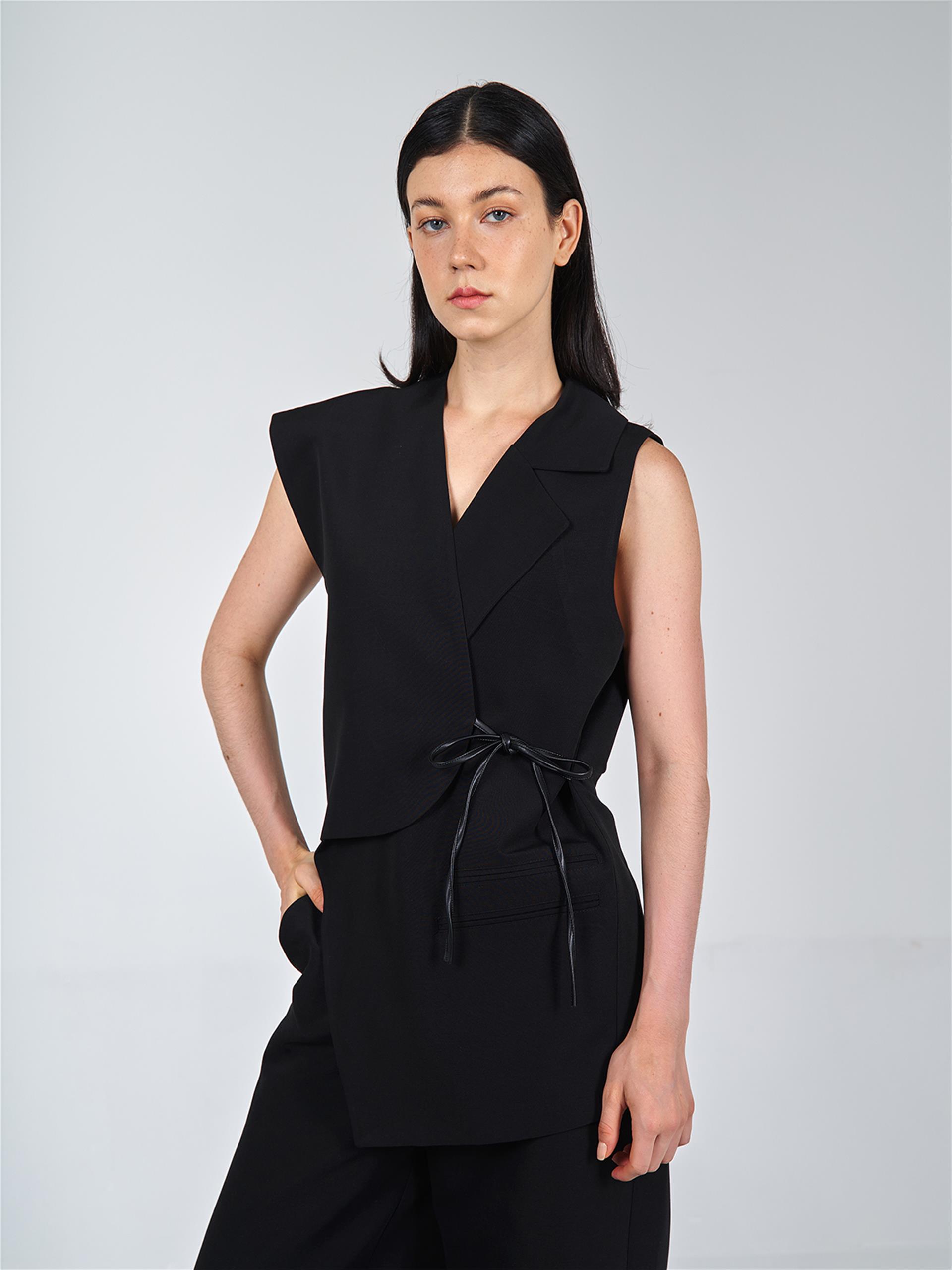 120503 ASYMMETRICAL SLEEVELESS VEST WITH CONTRAST BINDING