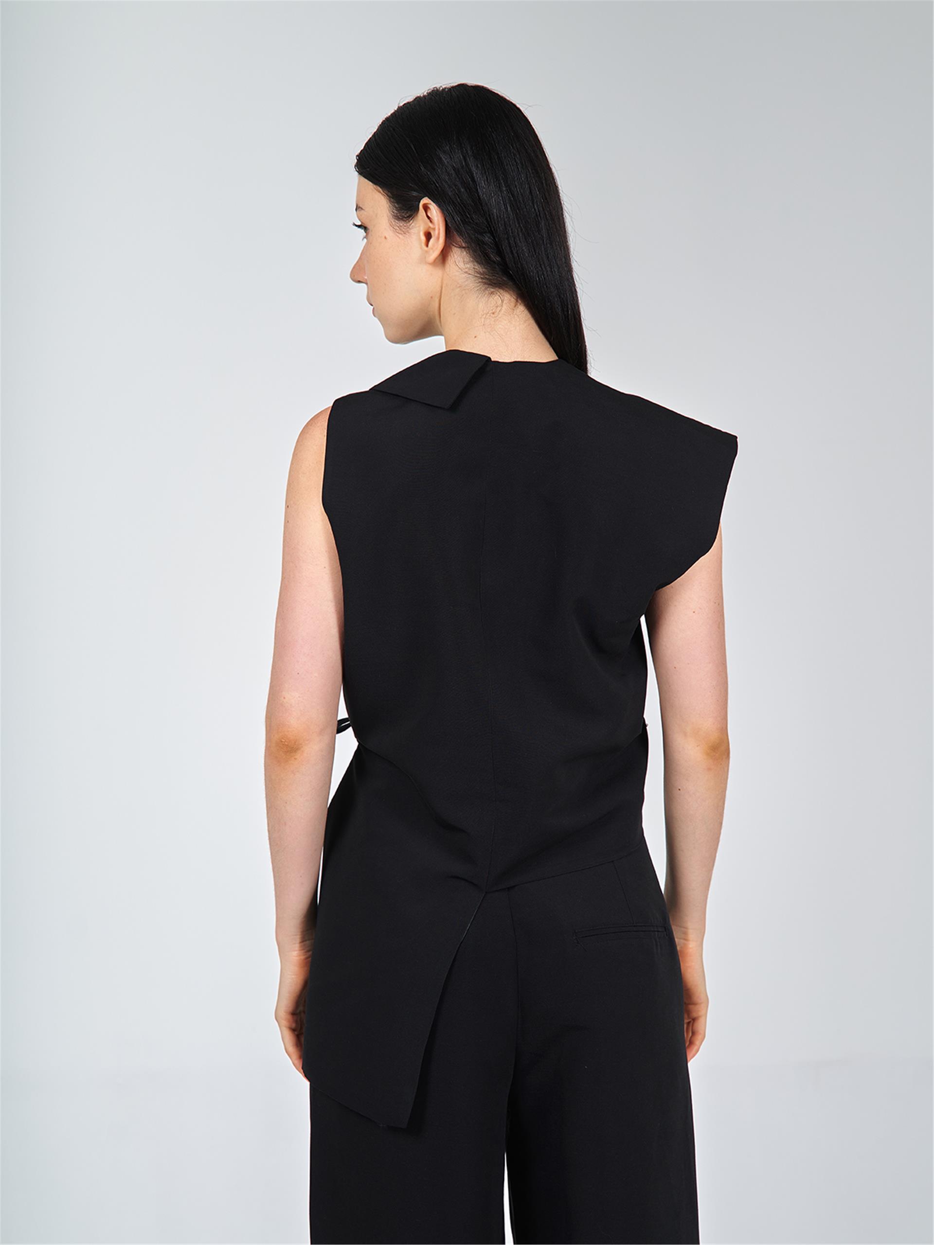 120503 ASYMMETRICAL SLEEVELESS VEST WITH CONTRAST BINDING