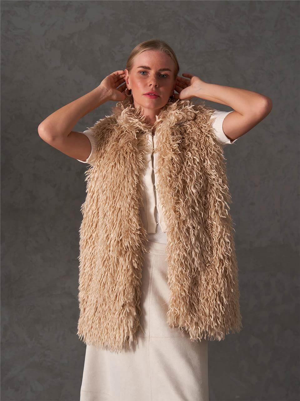 120553 Kolsuz Kürk Yelek