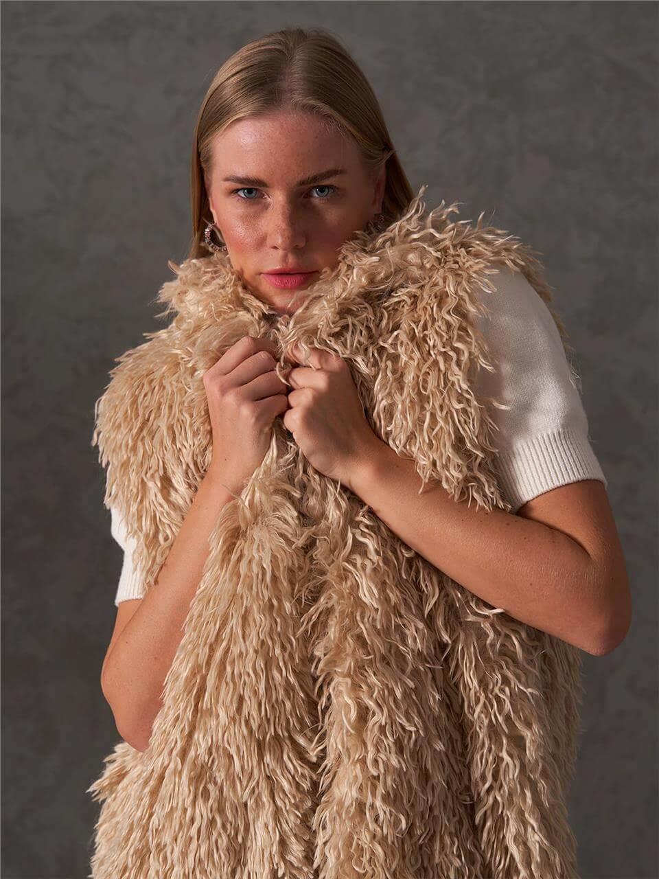 120553 Kolsuz Kürk Yelek