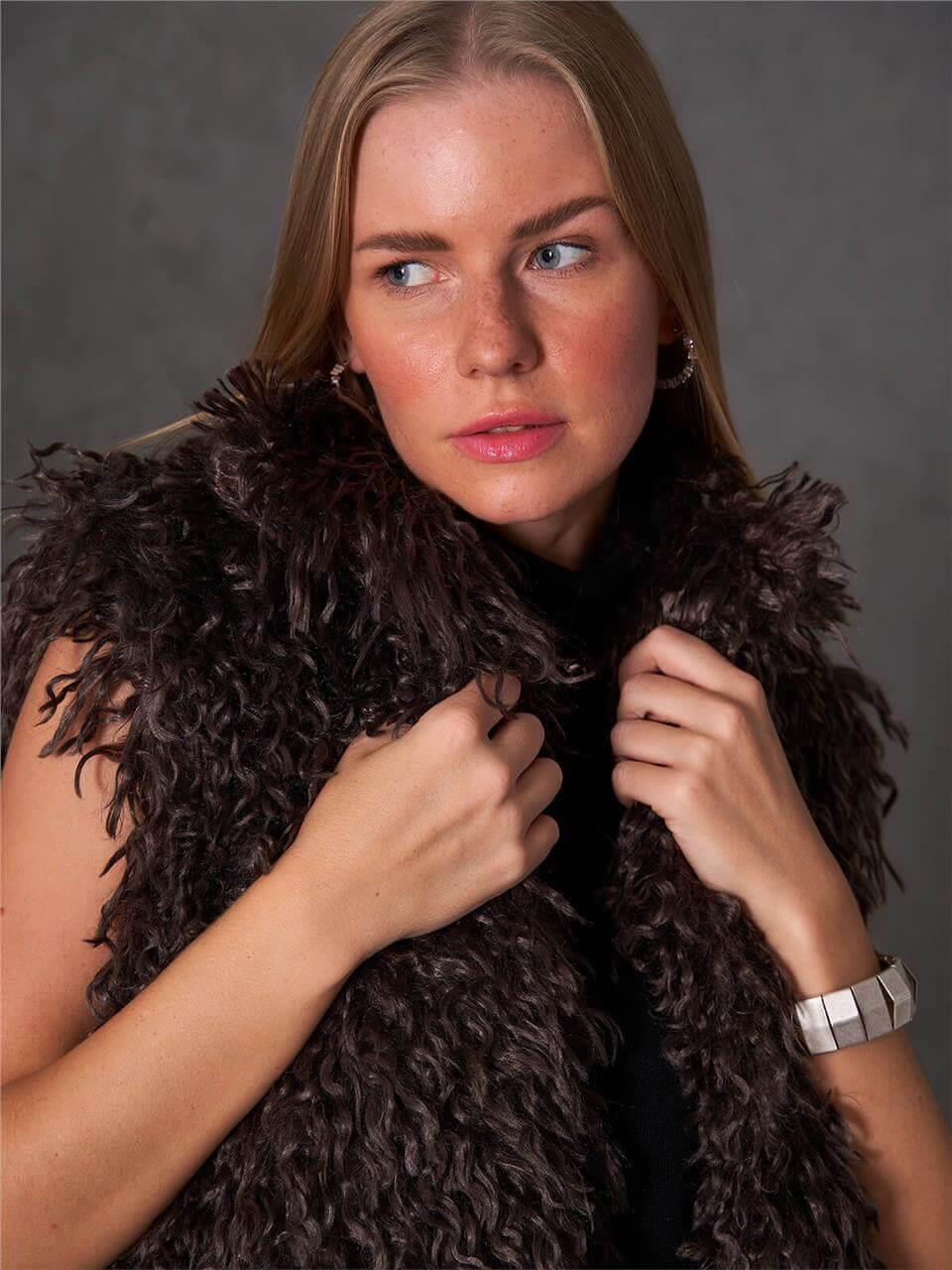 120553 Kolsuz Kürk Yelek