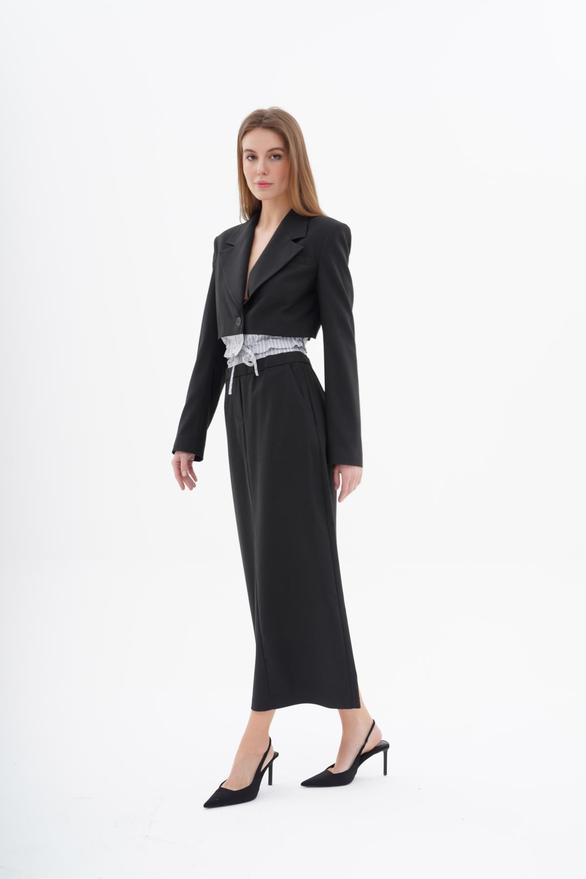 130760 CROP JACKET WITH BOXER SHORTS WAISTBAND DETAIL