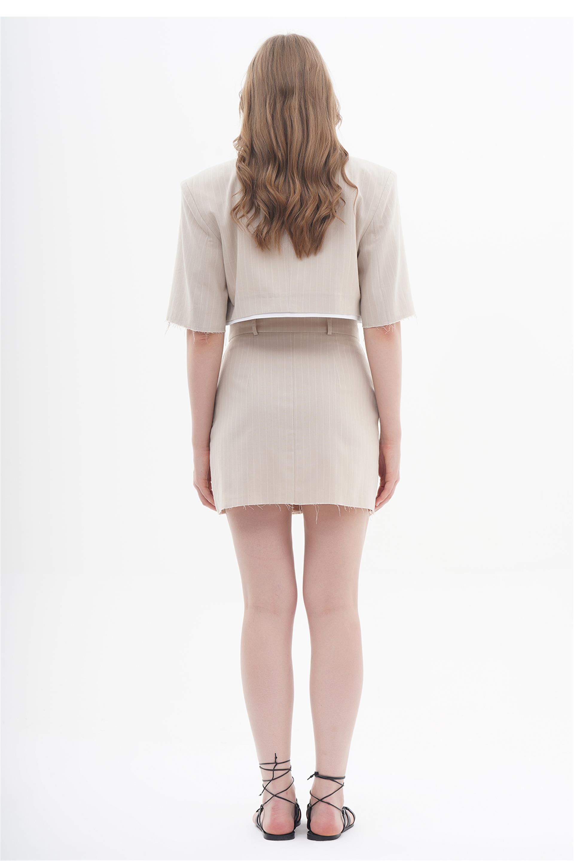 130765 STRIPED CROP BLAZER WITH CUT EDGES