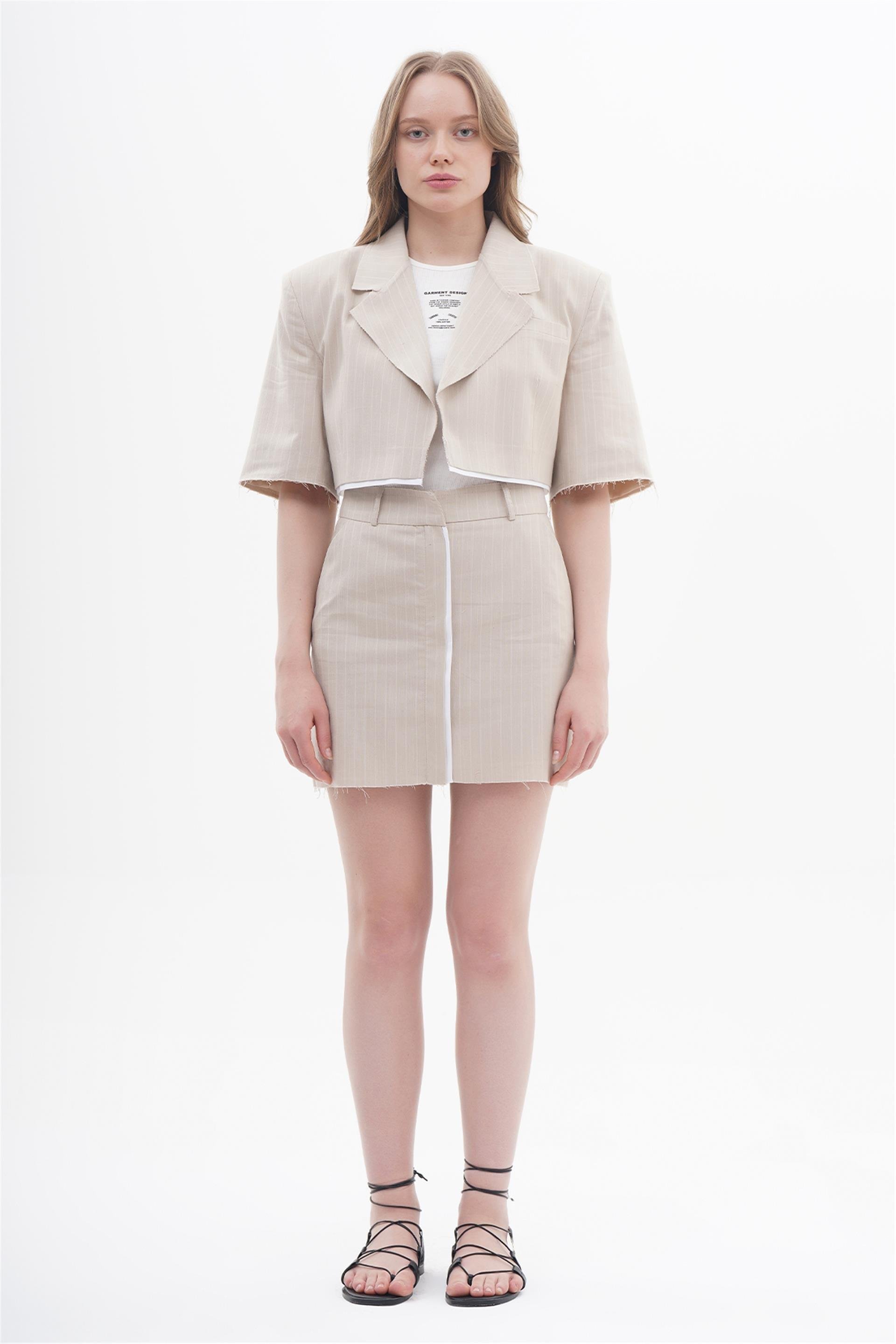 130765 STRIPED CROP BLAZER WITH CUT EDGES