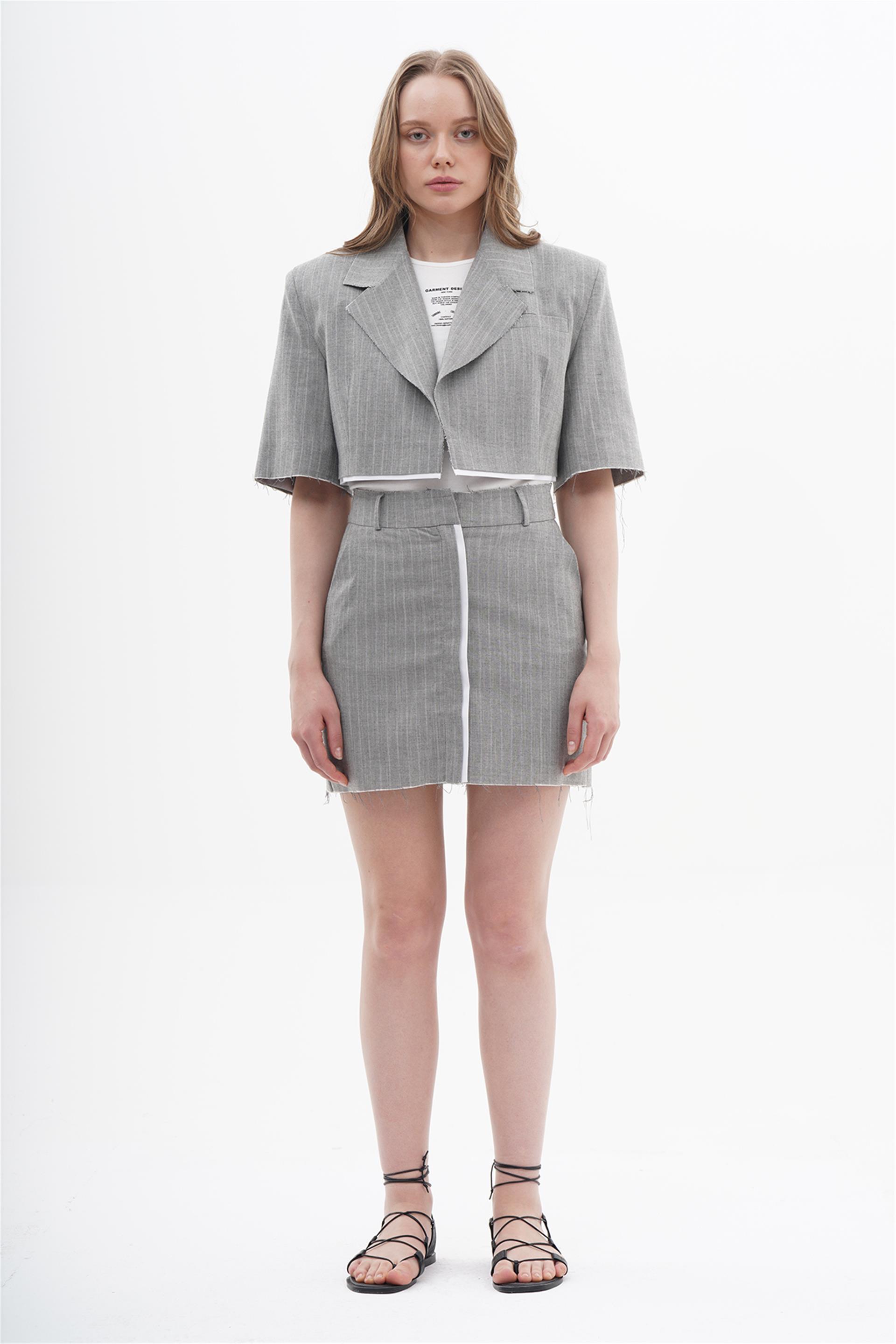 130765 STRIPED CROP BLAZER WITH CUT EDGES