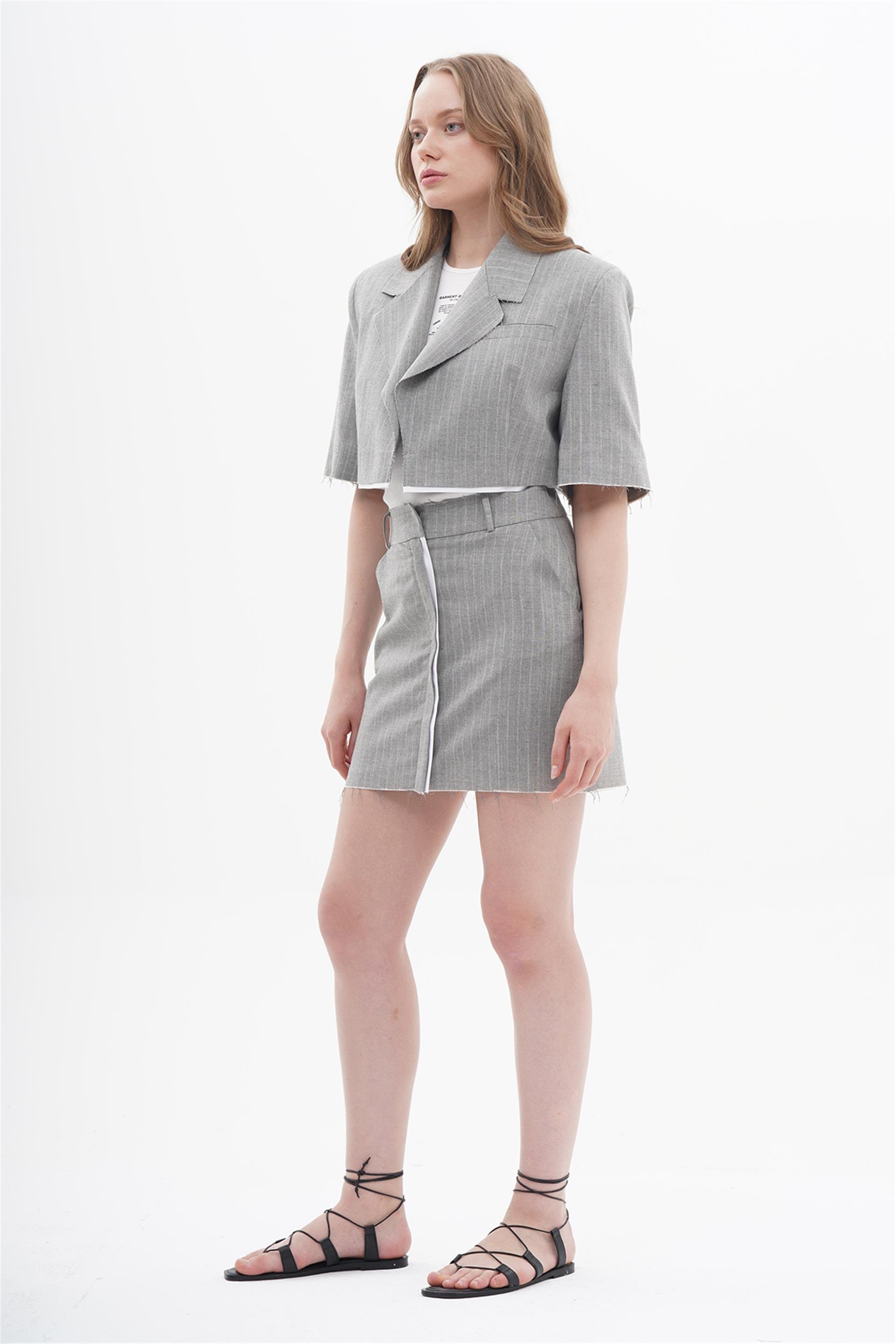 130765 STRIPED CROP BLAZER WITH CUT EDGES