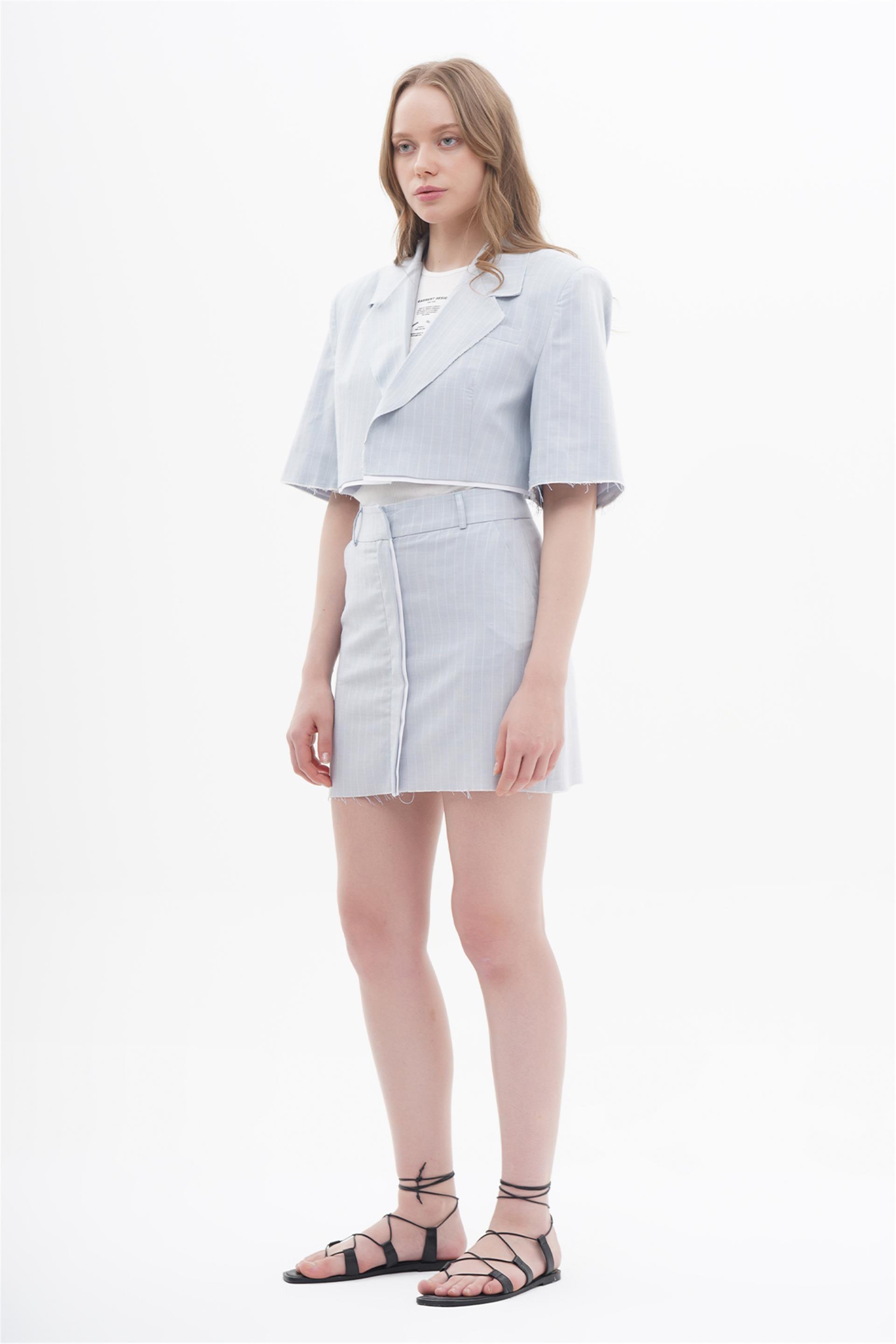 130765 STRIPED CROP BLAZER WITH CUT EDGES