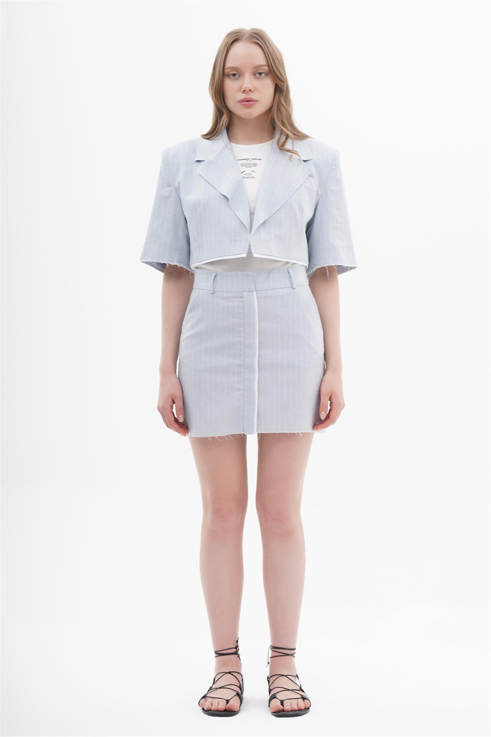 130765 STRIPED CROP BLAZER WITH CUT EDGES