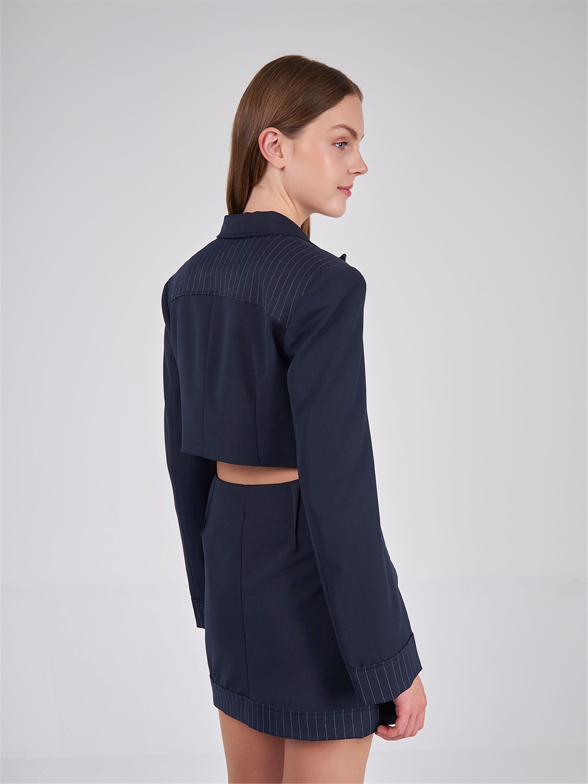 130812 HYBRID CROP BLAZER WITH STRIPED